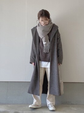 チェスターコートを使った「白パンツ」のレディース人気ファッション