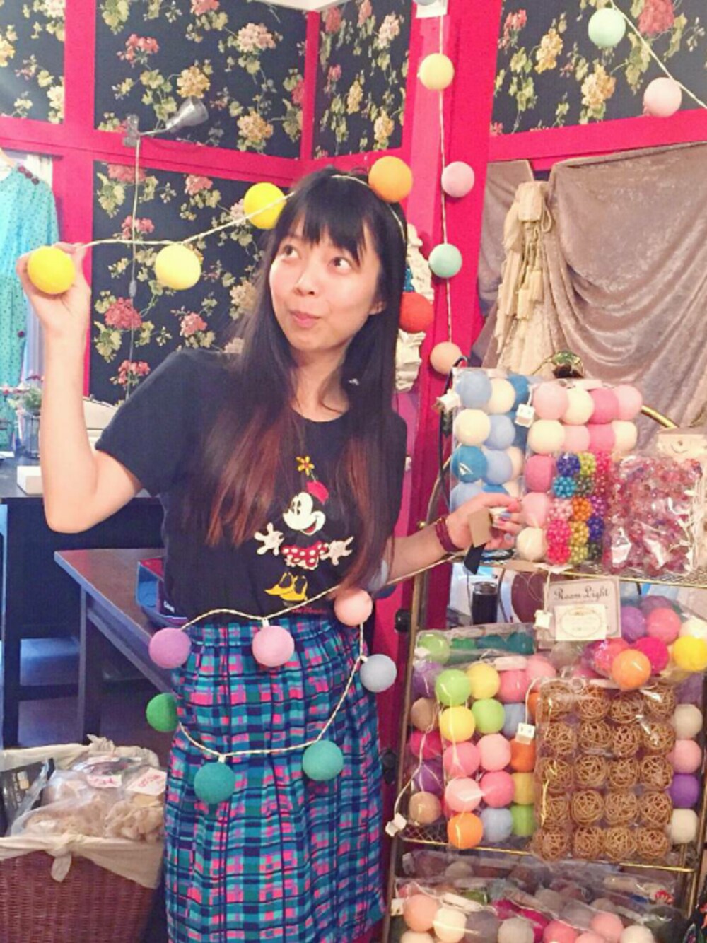 「古着、古着コーデ、古着女子、黒Tシャツ、キャラT、ディズニーコーデ、シンプルコーデ、チェックスカート、楽チンコーデ、インテリア」｜「Instagram @wildlilychieのアイテム（雑貨/ホビー、その他）」を使った、Chie＊さん（レディース・159cm）の夏コーディネートの1枚目の写真