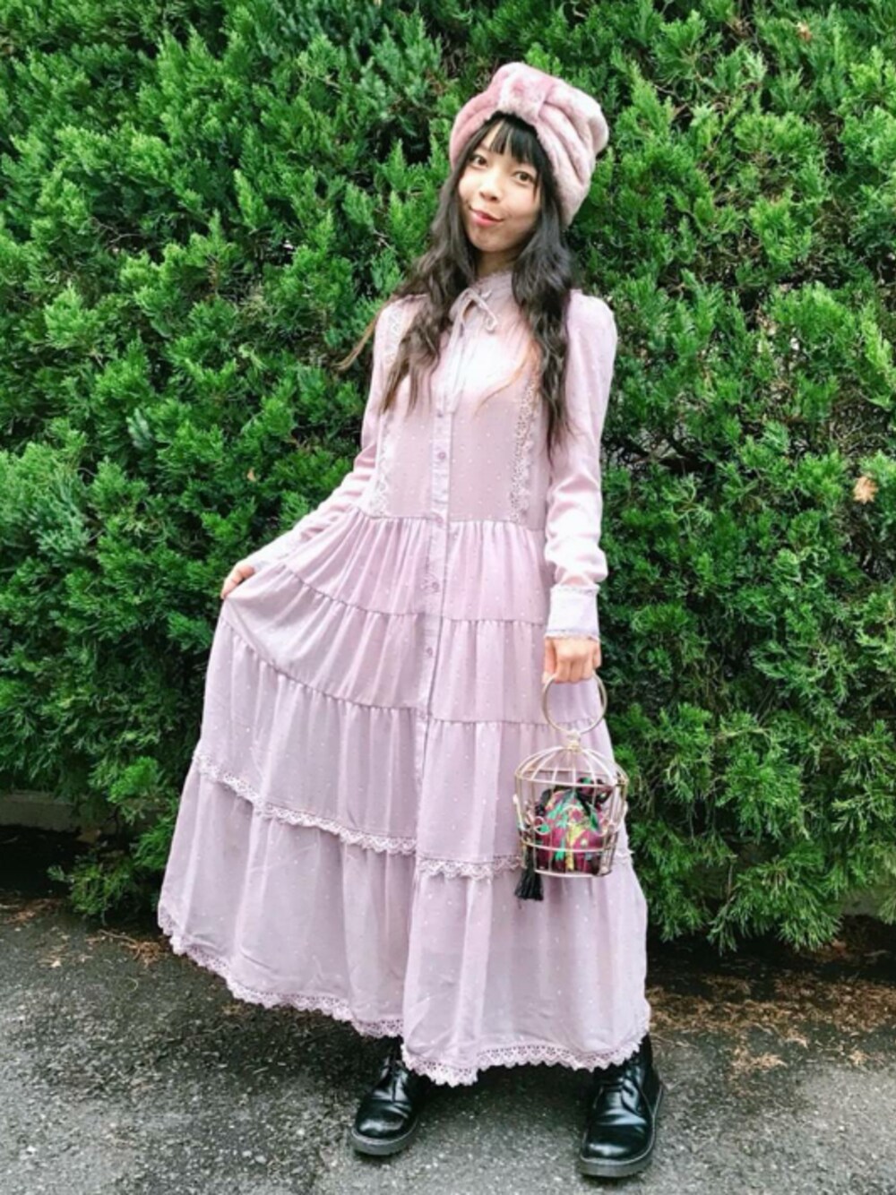 「merlot、merlotplus、シフォンワンピ、くすみピンク、ファー小物、ファー帽子、ロシアン帽、ピンク×ピンク、ミニバッグ、Irregular Choice」｜「merlot plusのラメドットティーアドスカートのシャツワンピース7234（ドレス、パープル系）」を使った、Chie＊さん（レディース・159cm）の秋コーディネートの1枚目の写真