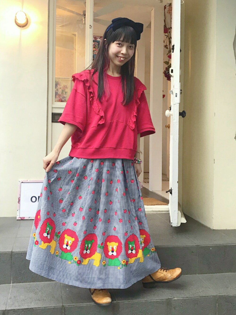 「秋服準備はじめました、秋コーデ、merlot、古着MIX、ロングスカート、レトロ、アニマル、ヘアバンド、リボン、ゆるコーデ」｜「MERLOTのラグランフリルビッグシルエットトップス1380（シャツ/ブラウス、オレンジ系）」を使った、Chie＊さん（レディース・159cm）の秋コーディネートの1枚目の写真