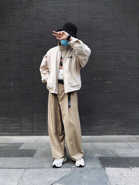 「国潮」｜「アイテム（ジャケット/アウター）」を使った、一地卷毛.さん（メンズ・180cm）の冬コーディネート