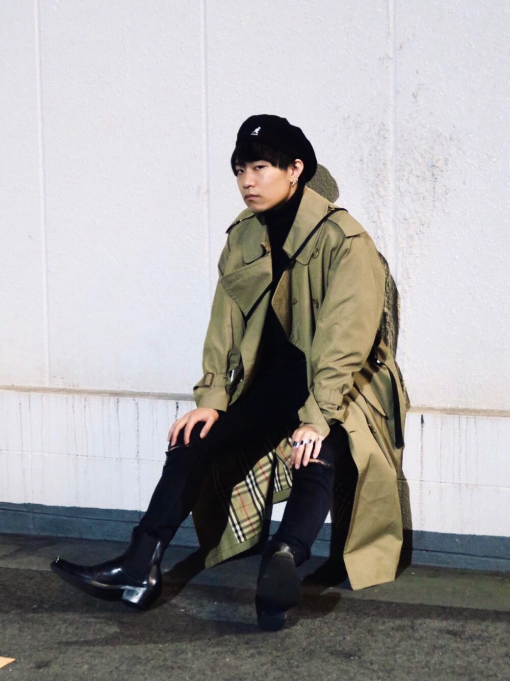 「バーバリー、トレンチコート、カンゴール、ベレー帽、ヒールブーツ」｜「KANGOLの【KANGOL】 SMU Bermuda Galaxy/ 【カンゴール】 エスエムユー バミューダ ギャラクシー ハンチング /オーバーライド（ハンチング/ベレー帽、ブラック系）」を使った、peyppさん（メンズ・168cm）の秋コーディネートの1枚目の写真