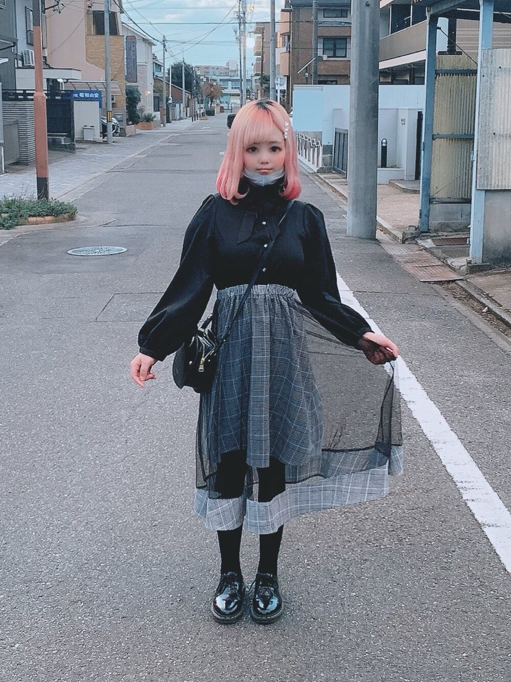 「秋コーデ、休日コーデ、ブルーレーベル / ブラックレーベル・クレストブリッジ(BLUE LABEL / BLACK LABEL CRESTBRIDGE)、チェックワンピース、グレー、ブラックコーデ、wearhalloween2020、ゴシック、シンプル」｜「BLUE LABEL CRESTBRIDGEのアイテム（ショルダーバッグ、ブラック系）」を使った、ゆにょさん（レディース・157cm）の秋コーディネートの1枚目の写真