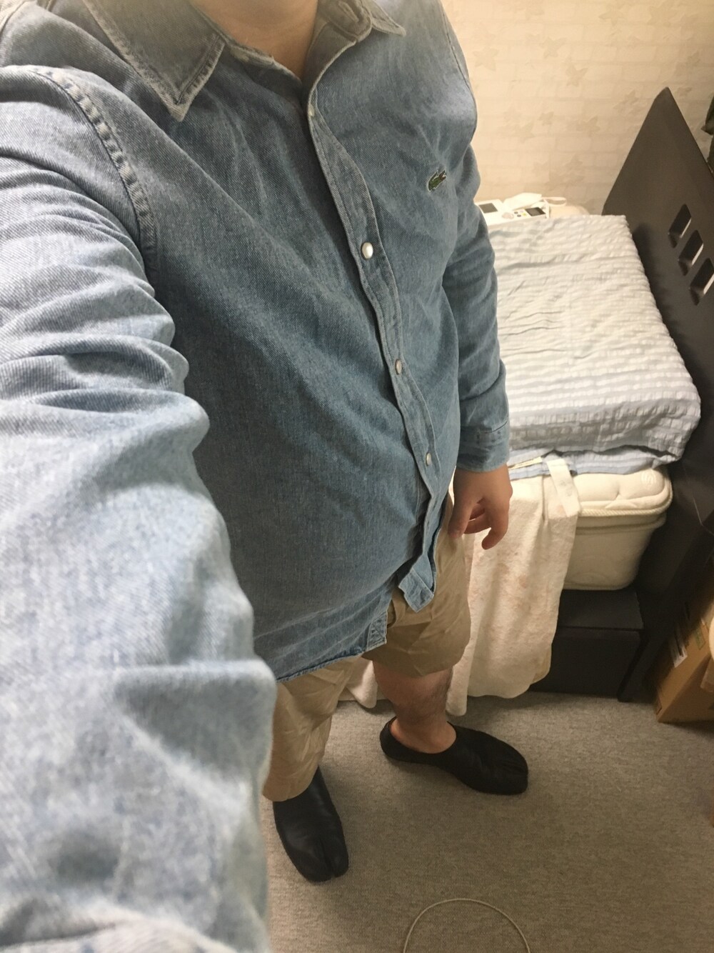 「LACOSTE、シャツ、デニムシャツ、GU、SOPH.、ハーフパンツ、Maison Martin Margiela、バブーシュ」｜「LACOSTEのアイテム（シャツ/ブラウス、ブルー系）」を使った、りゅうたさん（メンズ・160cm）の夏コーディネートの1枚目の写真