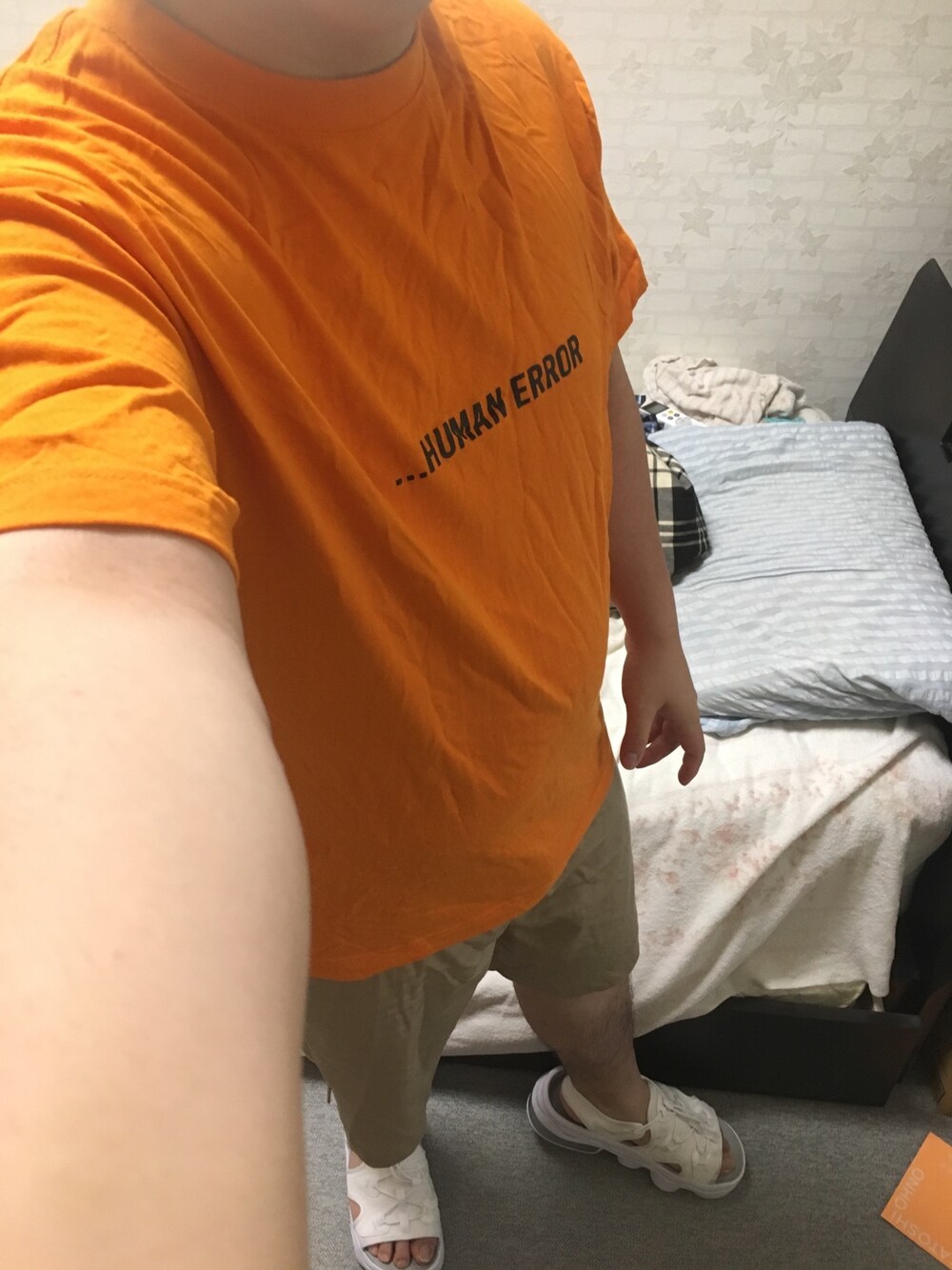 「GU、2001年宇宙の旅、コラボTシャツ、夏だ！Tシャツ着よう！、GU×SOPH.、ハーフパンツ、NIKE、エアマックスココ、オレンジ×ベージュ」｜「GUのアイテム（Tシャツ/カットソー、オレンジ系）」を使った、りゅうたさん（メンズ・160cm）の夏コーディネートの1枚目の写真