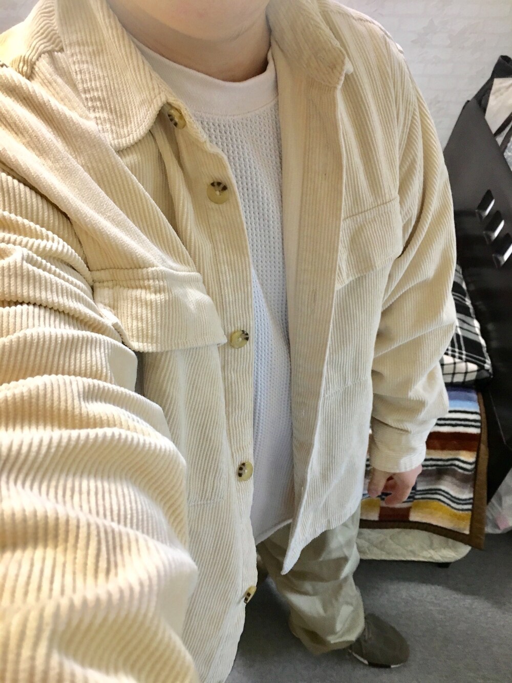 「秋冬コーデ、秋のカフェオレコーデ、ビッグシルエット、ワッフル、コーデュロイ、CPOジャケット、UNIQLO、ワイドパンツ、New Balance、スニーカー」｜「BACK NUMBERの【BACK NUMBER】ヘビーウェイトワッフルロンT（Tシャツ/カットソー、ホワイト系）」を使った、りゅうたさん（メンズ・158cm）の秋コーディネートの1枚目の写真
