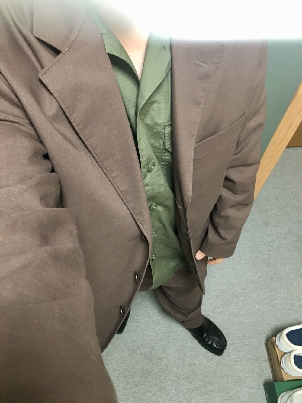 「春夏コーデ、大人コーデ、ワントーンコーデ、休日スタイル、アースカラー、オーバーサイズ、ワークシャツ、UNIQLO U、セットアップ、足袋」｜「UNIQLOのオーバーサイズワークシャツ（長袖）（シャツ/ブラウス、グリーン系）」を使った、りゅうたさん（メンズ・158cm）の春コーディネートの1枚目の写真
