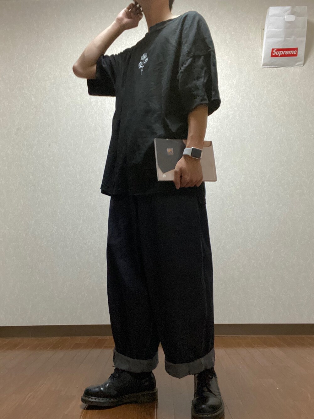 「シャツ好き集まれ、相互フォロー、おしゃれさんと繋がりたい、休日スタイル、いいね、save、フォローお願いします🤑、キレイめ、ビッグT、シンプル、ootd」｜「ADRERのアイテム（Tシャツ/カットソー、ブラック系）」を使った、コーンフレークの里さん（メンズ・172cm）の夏コーディネートの1枚目の写真
