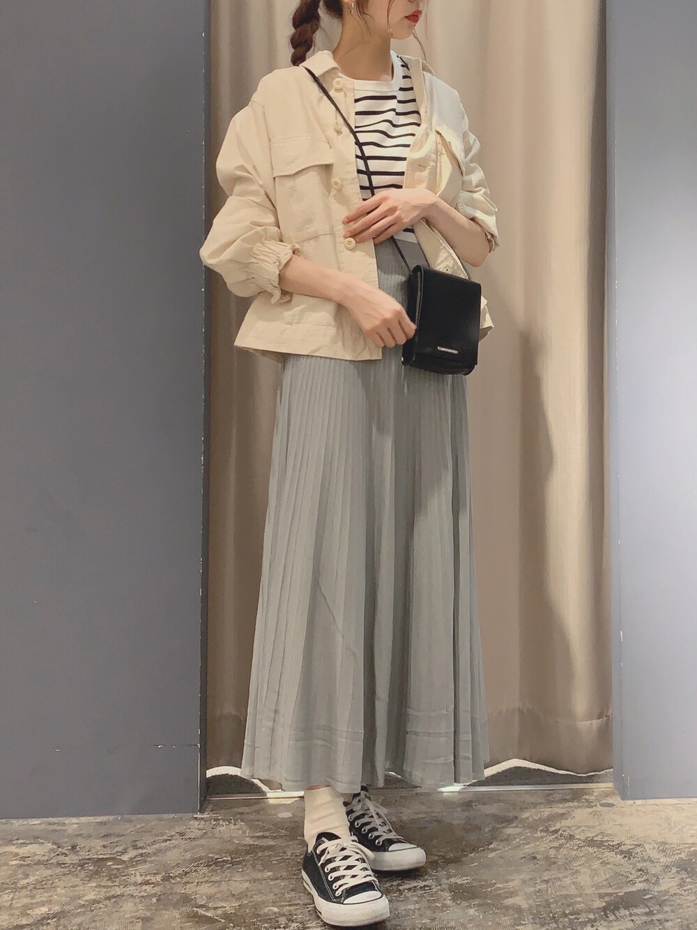 「スカート、カジュアル、ボーダー、ロングスカート、パステルカラー、シンプルコーデ、春コーデ、ゆるコーデ、AMERICAN HOLIC、おうちファッション」｜「AMERICAN HOLICのWポケットミリタリージャケット（ブルゾン、ホワイト系）」を使った、mikaさん（レディース・165cm）の春コーディネートの1枚目の写真