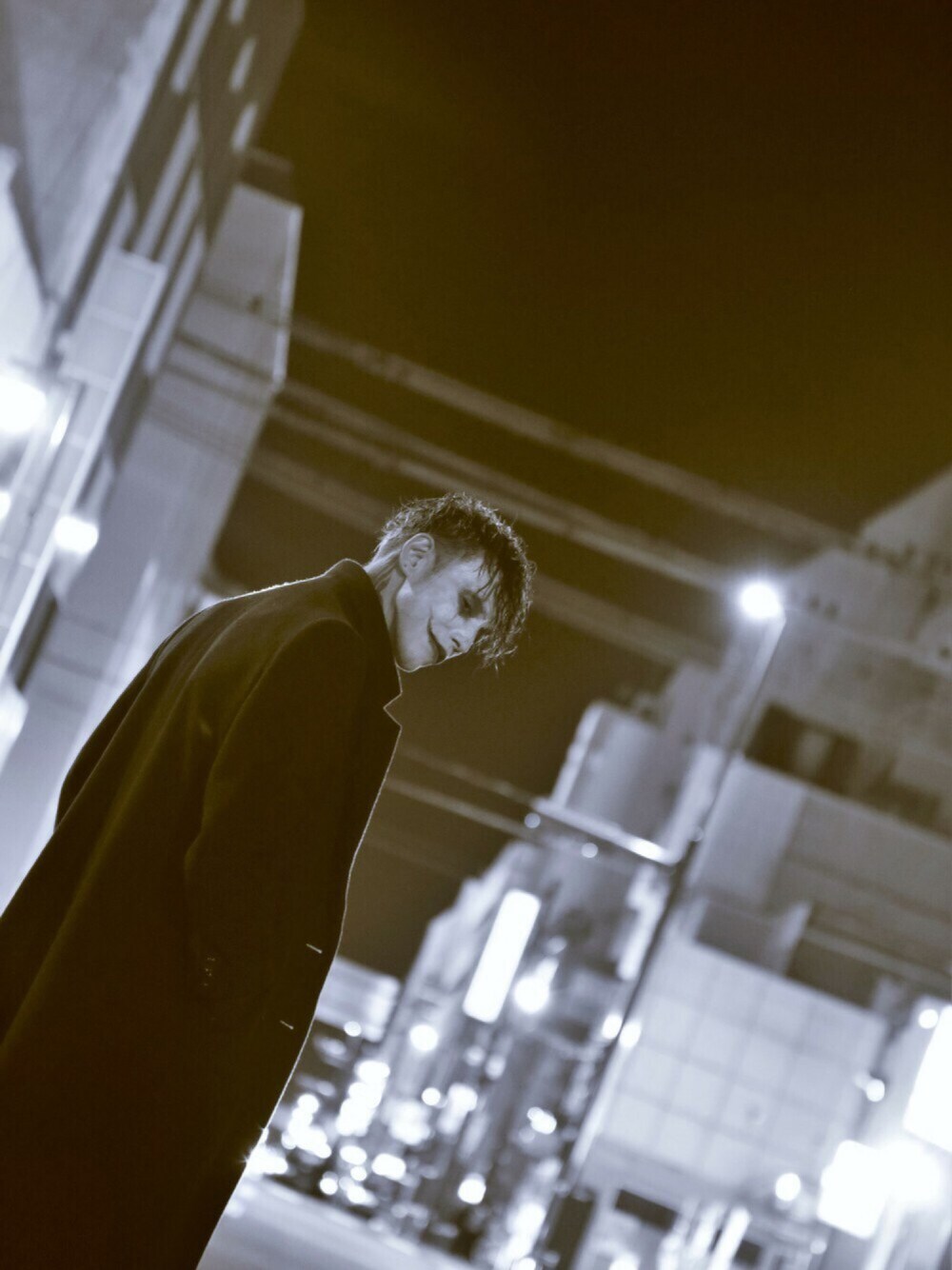 「WEAR HALLOWEEN 2016、オールブラック、ロングコート」｜「顔面〜😝😈🙊✨✨のこわい😝💦💦💦✨（その他、ブラック系）」を使った、TETUさん（メンズ・174cm）の秋コーディネートの1枚目の写真