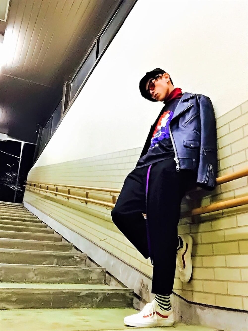 「ワイドパンツ、ライダース、レイヤードスタイル、キャスケット、スニーカー、VANS、オーバーサイズ、ゆるコーデ、春コーデ、ライダースジャケット」｜「JACKROSEのラムレザーダブルライダース　TYPE－1（ライダースジャケット、ブルー系）」を使った、TETUさん（メンズ・174cm）の春コーディネートの1枚目の写真