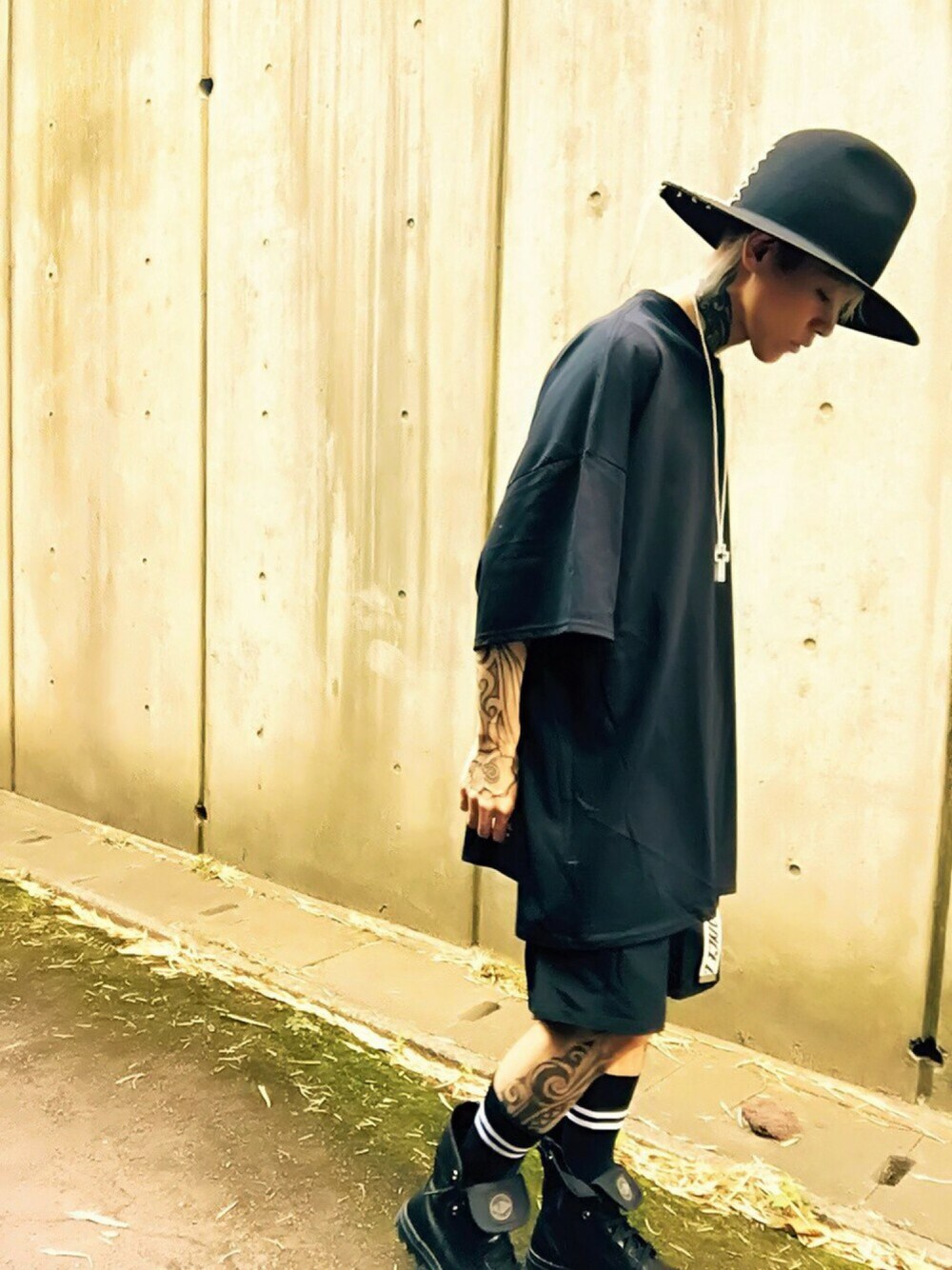「ハット、オーバーサイズ、ブラック、ハーフパンツ、ビッグシルエット、黒、モノトーンコーデ、Tシャツ、夏、ビッグT」｜「KENT HATのKENT HAT オーバーサイズハット（ハット、ブラック系）」を使った、TETUさん（メンズ・174cm）の夏コーディネートの1枚目の写真