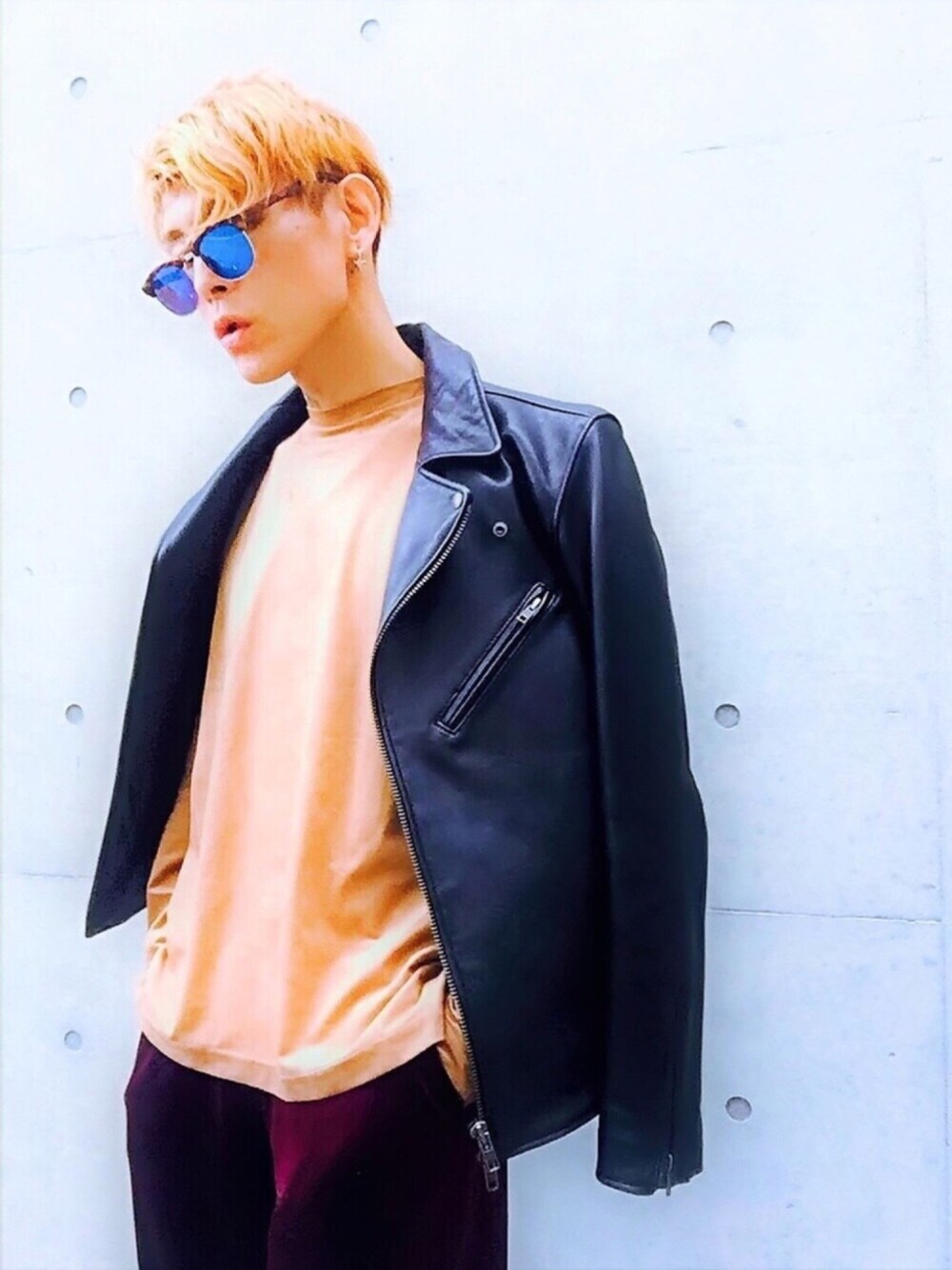 「レザー、ライダース、ライダースジャケット、ブラウン、スウェード、NUMBER (N)INE、ベロア、ワイドパンツ、SAVE TATTOOING in Japan、STUDIOUS」｜「NUMBER (N)INEの【NUMBER (N)INE】≪STUDIOUS限定≫別注トリコットスウェードL/S Tee（Tシャツ/カットソー、ブラウン系）」を使った、TETUさん（メンズ・174cm）の秋コーディネートの1枚目の写真