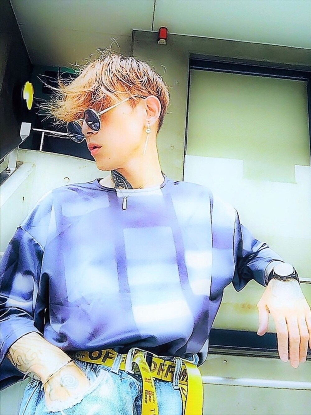 「off white、ストリートMIX、シルバーアクセサリー、オロビアンコ、腕時計、Calvin Klein、STUDIOUS、ワイドデニム、ストリート、ピアス」｜「CALVIN KLEIN WATCHES+JEWELRYの[カルバンクライン] CALVIN KLEIN 腕時計 High Noon（ハイヌーン） クロノグラフ ブラック×ブラック（アナログ腕時計、ブラック系）」を使った、TETUさん（メンズ・174cm）の秋コーディネートの1枚目の写真