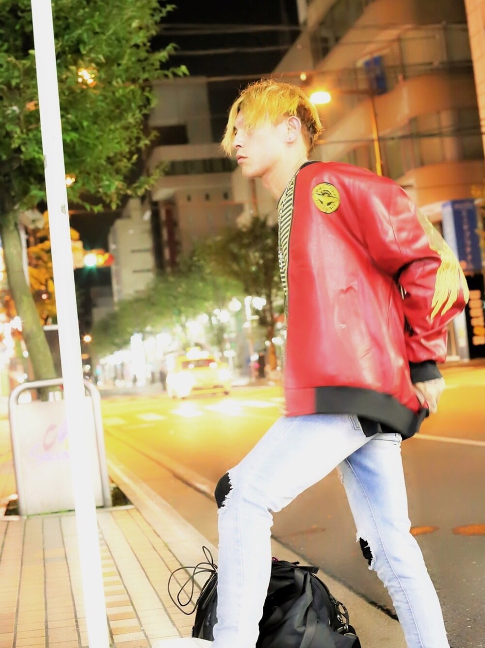 「スタジャン、レザージャケット、vintage、デニムパンツ、クラッシュデニム、ボーダートップス、ストリート、レイヤードスタイル、ストリート服が好き、オーバーサイズ」｜「THE CASUALのスキニー デニム パンツ メンズ 裾ZIP デザイン クラッシュ ブリーチ（デニムパンツ、ブルー系）」を使った、TETUさん（メンズ・174cm）の秋コーディネートの1枚目の写真