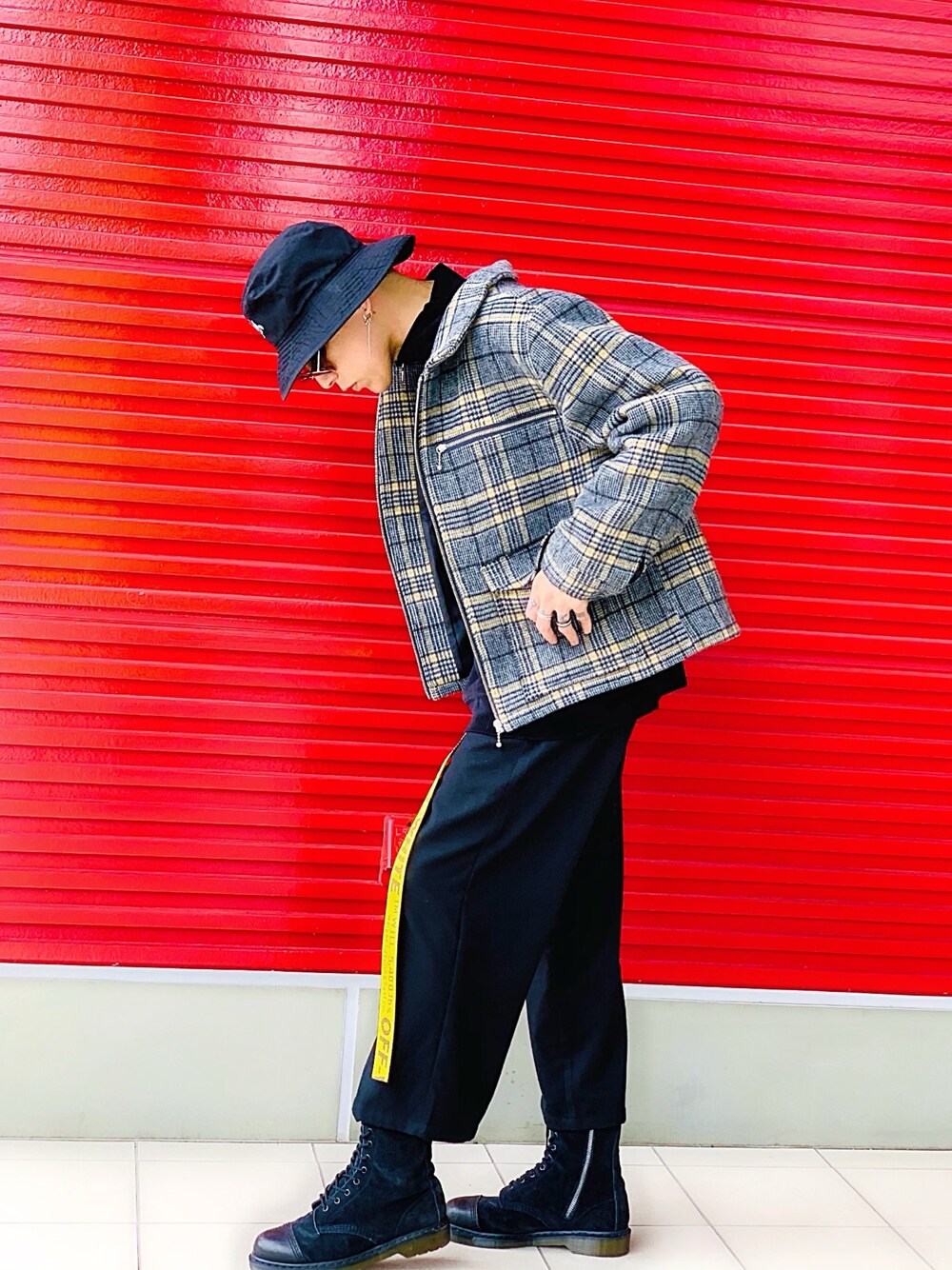 「NUMBER (N)INE、ストリート、シルバーアクセサリー、ワイドパンツ、Dr.Martens、off white、ハーフジップ、チェックジャケット、not conventional、バケットハット」｜「NOT CONVENTIONALのNOT CONVENTIONAL wool design jkt（ブルゾン、その他）」を使った、TETUさん（メンズ・174cm）の冬コーディネートの1枚目の写真