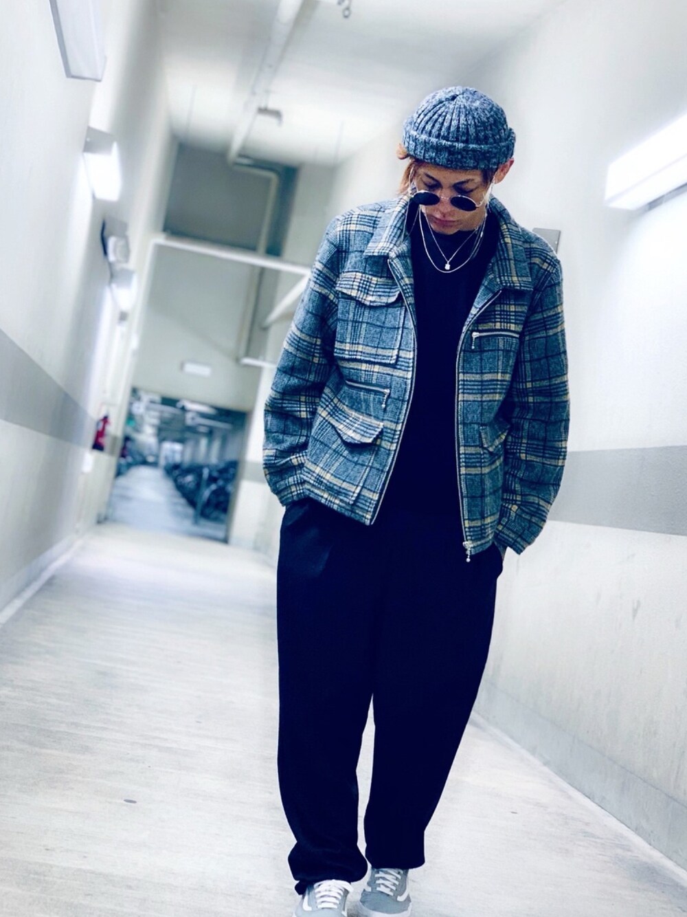 「スニーカー、VANS、ワイドパンツ、ストリート、ストリートMIX、ニット帽、サングラス、グラスコード、シルバーアクセサリー、NUMBER (N)INE」｜「NOT CONVENTIONALのNOT CONVENTIONAL wool design jkt（ブルゾン、その他）」を使った、TETUさん（メンズ・174cm）の冬コーディネートの1枚目の写真