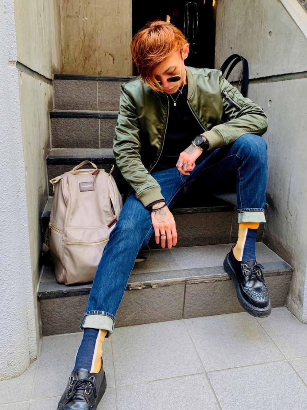 「MA-1、デニムパンツ、USポロ、シルバーアクセサリー、STUDIOUS、NUMBER (N)INE、オロビアンコ、Fossil、zozoデニム、靴下チラ見せ」｜「CHICSTOCKSの【CHICSTOCKS(シックストックス)】CENTER LINE SOX/センターラインソックス（ソックス/靴下、ベージュ系）」を使った、TETUさん（メンズ・174cm）の冬コーディネートの1枚目の写真