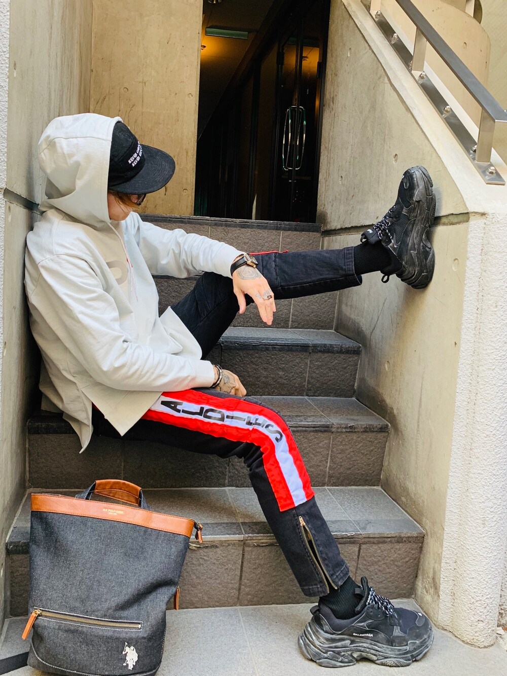「パーカー、devirock、シルバーアクセサリー、NUMBER (N)INE、BALENCIAGA、ダッドスニーカー、ストリート、SBG、ジェットキャップ、USポロ」｜「ALDIESのVolt Motocross PT モトクロス デニムパンツ（デニムパンツ、ブラック系）」を使った、TETUさん（メンズ・175cm）の夏コーディネートの1枚目の写真