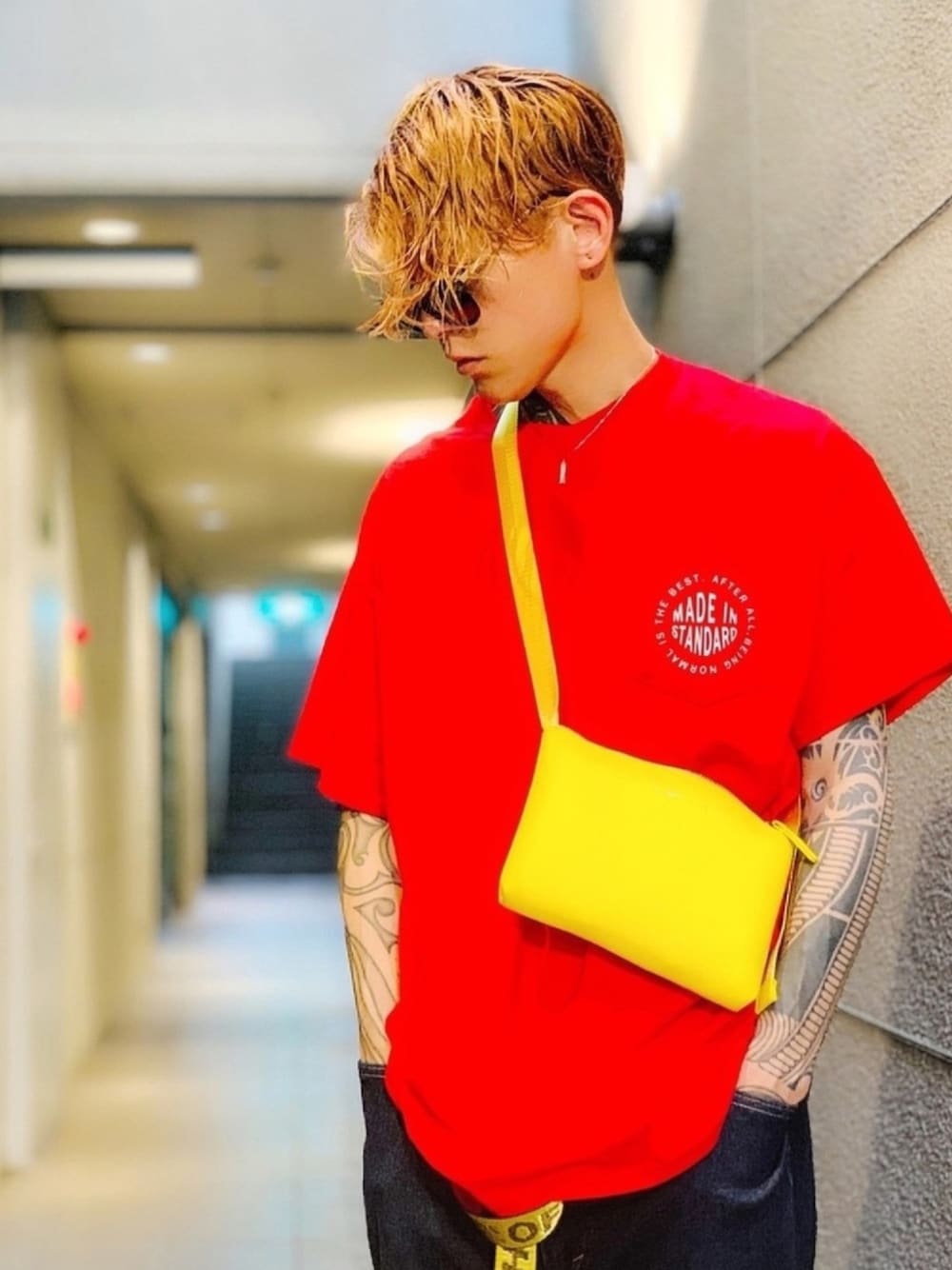 「シンプル、オーバーサイズ、ビッグT、サコッシュ、赤、made in standard、NUMBER (N)INE、オロビアンコ、ｏｒｏｂｉａｎｃｏ、ビッグシルエット」｜「made in standard の【MADE IN STANDARD】《WEB限定》ビッグシルエット サークルロゴ プリント クルーネック ポケット Tシャツ（Tシャツ/カットソー、レッド系）」を使った、TETUさん（メンズ・174cm）の夏コーディネートの1枚目の写真