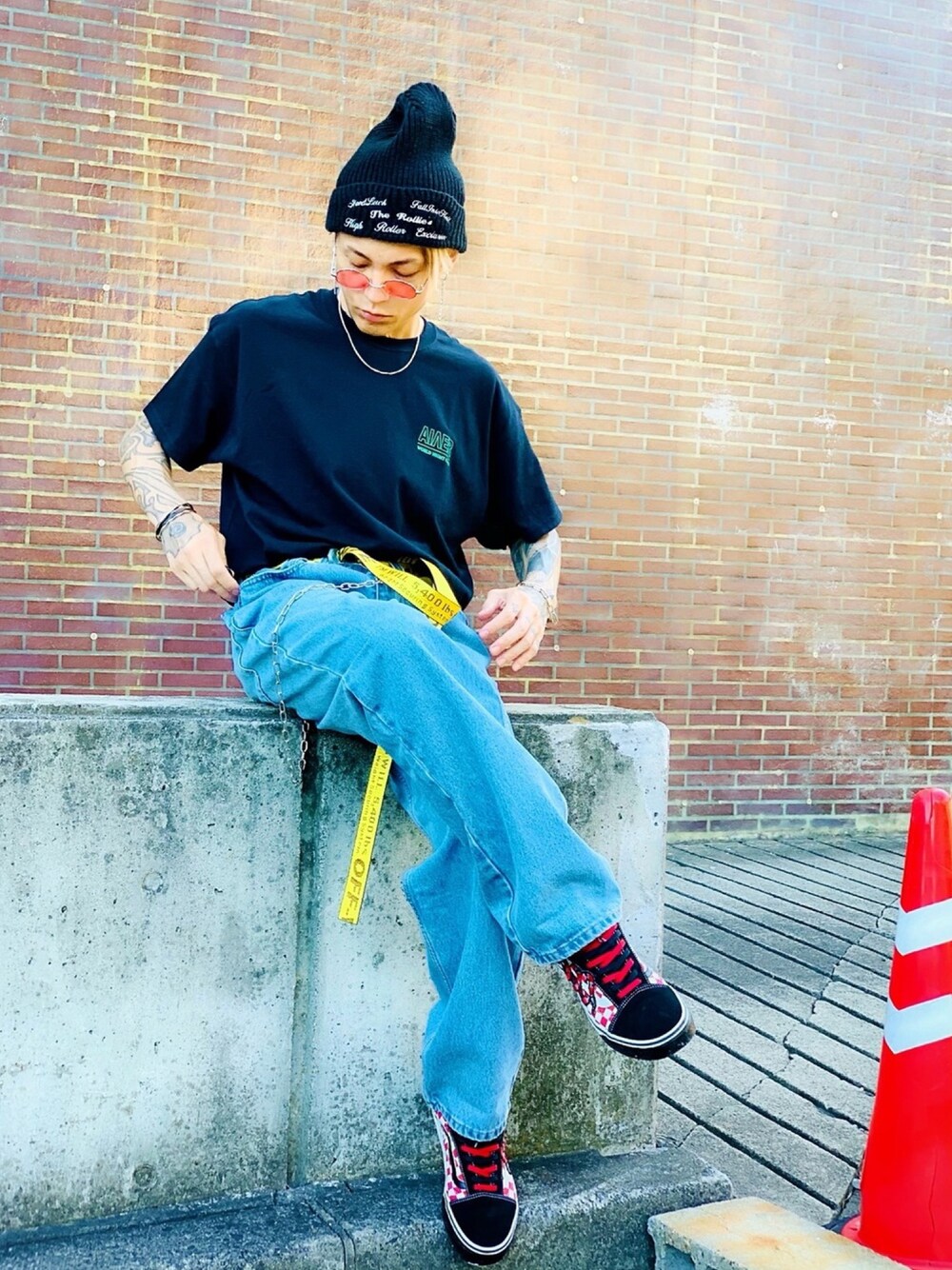 「オーバーサイズ、ビッグT、CASPER JOHN AIVER、シルバーアクセサリー、Levi's、550、デニムパンツ、ニット帽、スニーカーコーデ、VANS」｜「Levi'sの【WEB限定】550(TM)リラックスフィット LIGHT（デニムパンツ、ブルー系）」を使った、TETUさん（メンズ・174cm）の夏コーディネートの1枚目の写真
