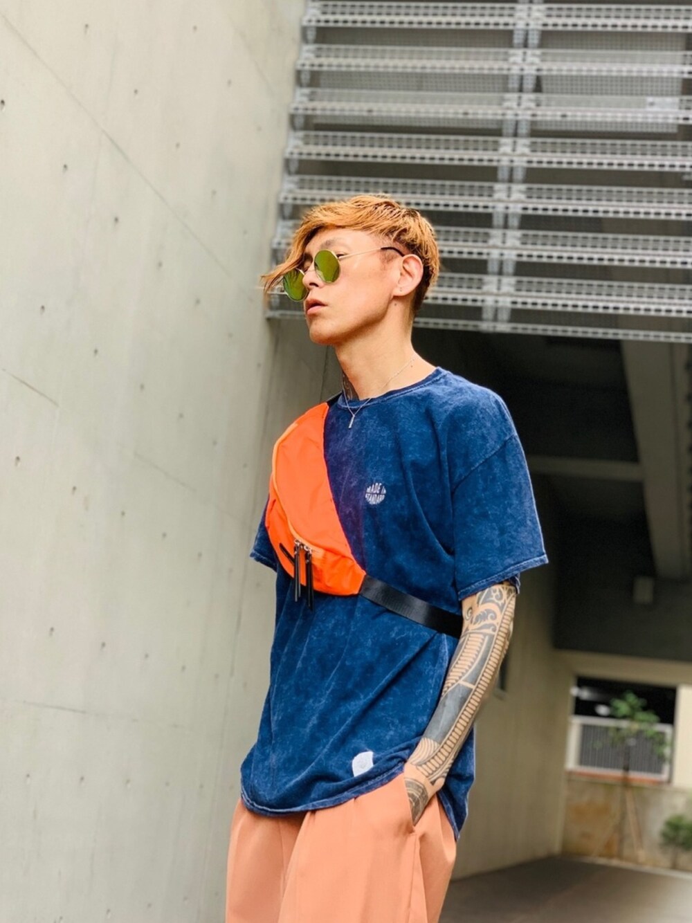 「ウエストポーチ、ヒップバッグ、ウエストバッグ、オレンジ、NUMBER (N)INE、made in standard、ビッグT、Tシャツ、オロビアンコ、ｏｒｏｂｉａｎｃｏ」｜「NUMBER (N)INEの【NUMBER (N)INE】≪別注≫タンカーサテン ウエストバッグ/ヒップバッグ（ボディバッグ/ウエストポーチ、オレンジ系）」を使った、TETUさん（メンズ・174cm）の夏コーディネートの1枚目の写真