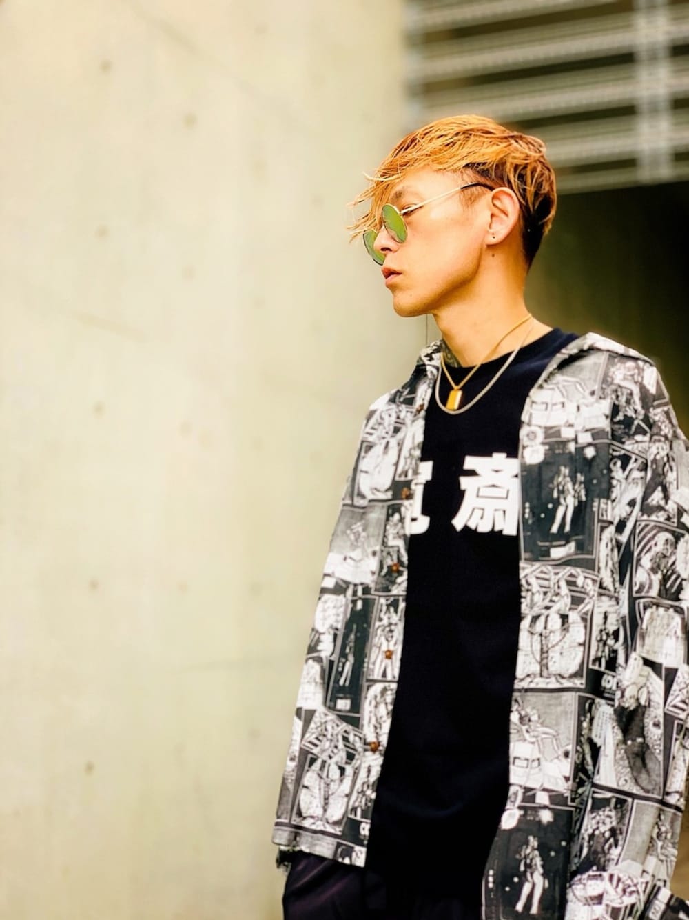 「柄シャツ、スペースコブラ、ネックレス、CASPER JOHN AIVER、AIVER、KANSAI YAMAMOTO、POLICE、モノトーン、シャツ、ラフ」｜「POLICEの【POLICE】ポリス PURITY ネックレス（ネックレス、ゴールド系）」を使った、TETUさん（メンズ・174cm）の秋コーディネートの1枚目の写真