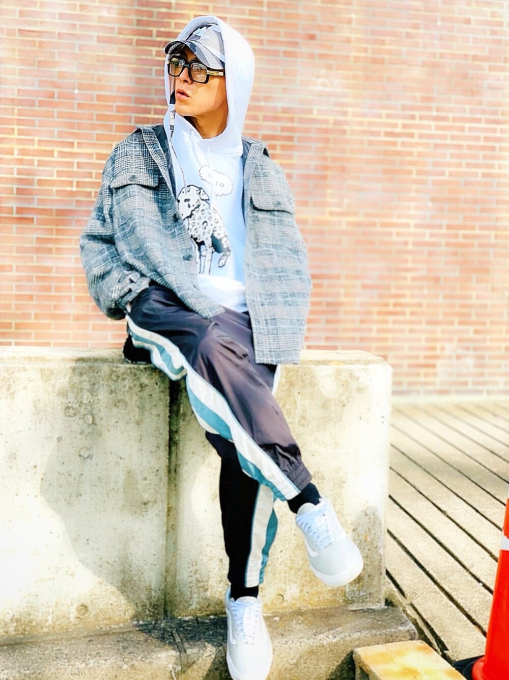 「NO NEED、ミリタリーシャツ、オーバーサイズ、ジョガーパンツ、CASPER JOHN AIVER、AIVER、パーカー、bias、韓国ファッション、VANS OLDSKOOL」｜「NO NEEDのロングスリーブミリタリーオーバーサイズ起毛CPOジャケット（ミリタリージャケット、グレー系）」を使った、TETUさん（メンズ・174cm）の秋コーディネートの1枚目の写真