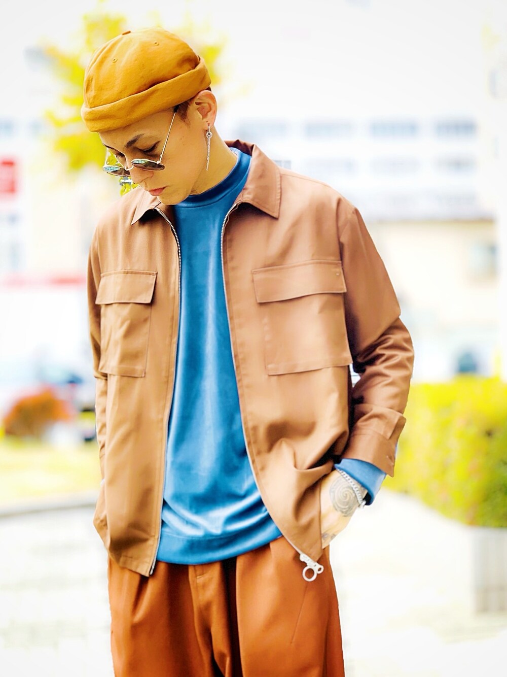 「ブラウン、ワイドパンツ、NUMBER (N)INE、ロールキャップ、セットアップ、ジップシャツ、ベロア、モード、シルバーアクセサリー、LION HEART(LION HEART)」｜「NUMBER (N)INEの【NUMBER (N)INE】《別注》クリア ツイル ビッグシルエット ジップアップ シャツ ジャケット / セットアップ 可（シャツ/ブラウス、ブラウン系）」を使った、TETUさん（メンズ・174cm）の秋コーディネートの1枚目の写真