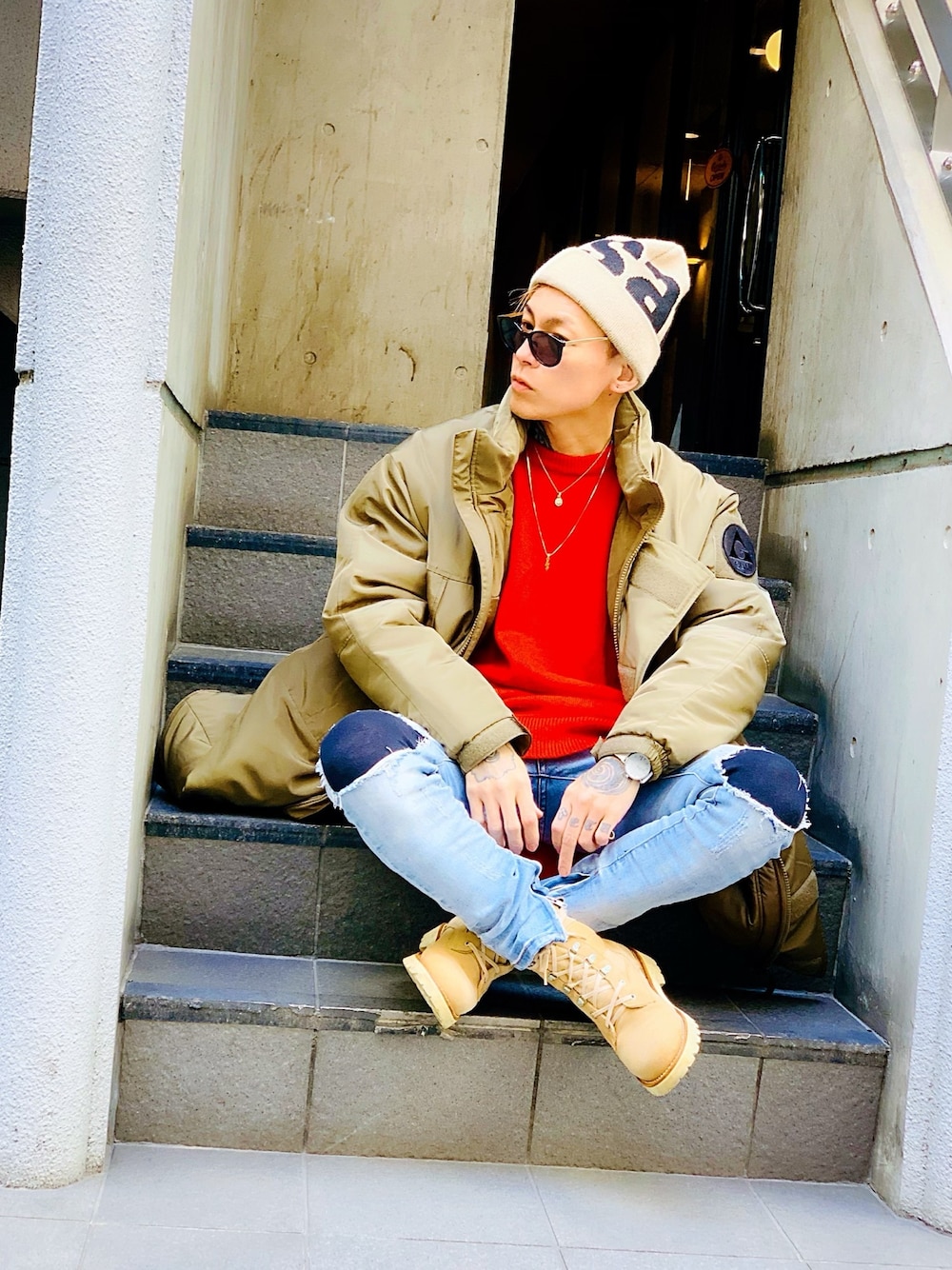「GERRY、SENSE OF PLACE by URBAN RESEAR、オーバーサイズ、ビッグシルエット、腕時計、POLO、ネックレス、SBG、ブーツ、ニット帽」｜「URBAN RESEARCH Sonny LabelのGERRY　別注MONSTER PARKA（ダウンジャケット/コート、グリーン系）」を使った、TETUさん（メンズ・174cm）の冬コーディネートの1枚目の写真