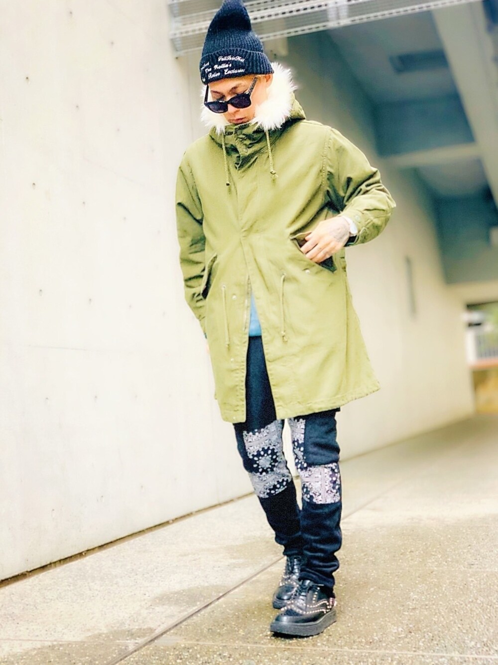 「モッズコート、AIVER、CASPER JOHN AIVER、カーゴパンツ、ストリート、ラバーソール、LHP、ニット帽、腕時計、POLO」｜「AIVERのCASPER JOHN AIVER　ミリタリーツイルモッズコート（モッズコート、グリーン系）」を使った、TETUさん（メンズ・174cm）の冬コーディネートの1枚目の写真