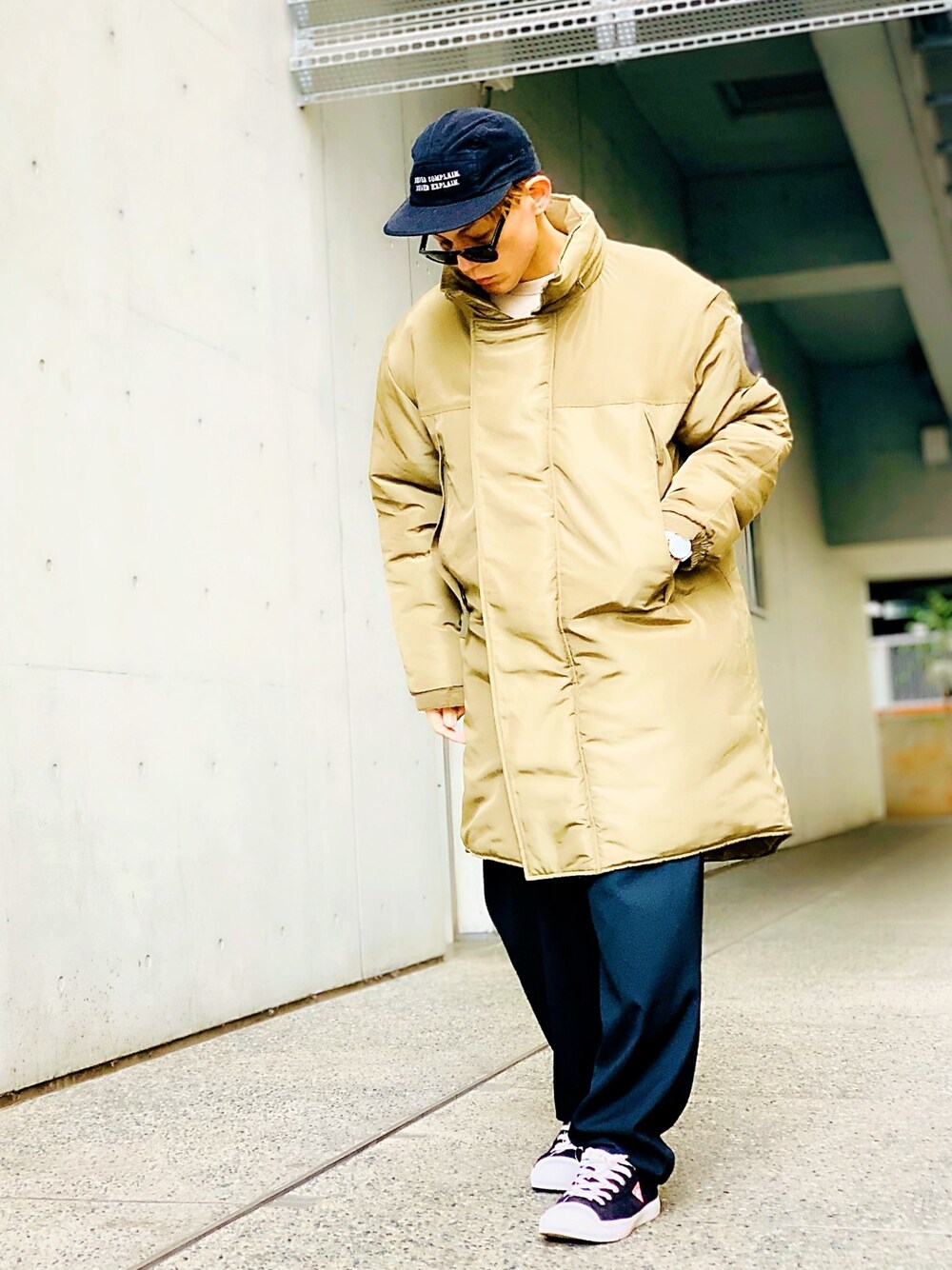 「ミリタリー、ミリタリージャケット、スニーカー、guess、ジェットキャップ、GERRY、モンスターパーカー、SENSE OF PLACE by URBAN RESEAR、腕時計、POLO」｜「URBAN RESEARCH Sonny LabelのGERRY　別注MONSTER PARKA（ダウンジャケット/コート、グリーン系）」を使った、TETUさん（メンズ・174cm）の冬コーディネートの1枚目の写真
