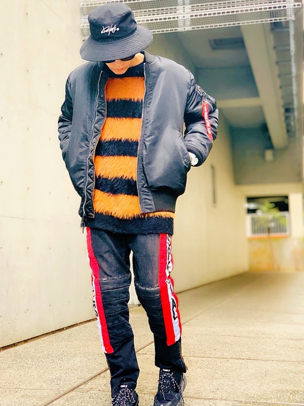 「ミリタリー、MAJESTIC LEGON、alpha、モヘアニット、NUMBER (N)INE、BALENCIAGA、ストリート、バケットハット、腕時計、POLO」｜「NUMBER (N)INEの【NUMBER (N)INE】《別注》フェザー ファー ヤーン ニット ワイド ボーダー クルーネック プルオーバー（ニット/セーター、オレンジ系）」を使った、TETUさん（メンズ・174cm）の冬コーディネートの1枚目の写真