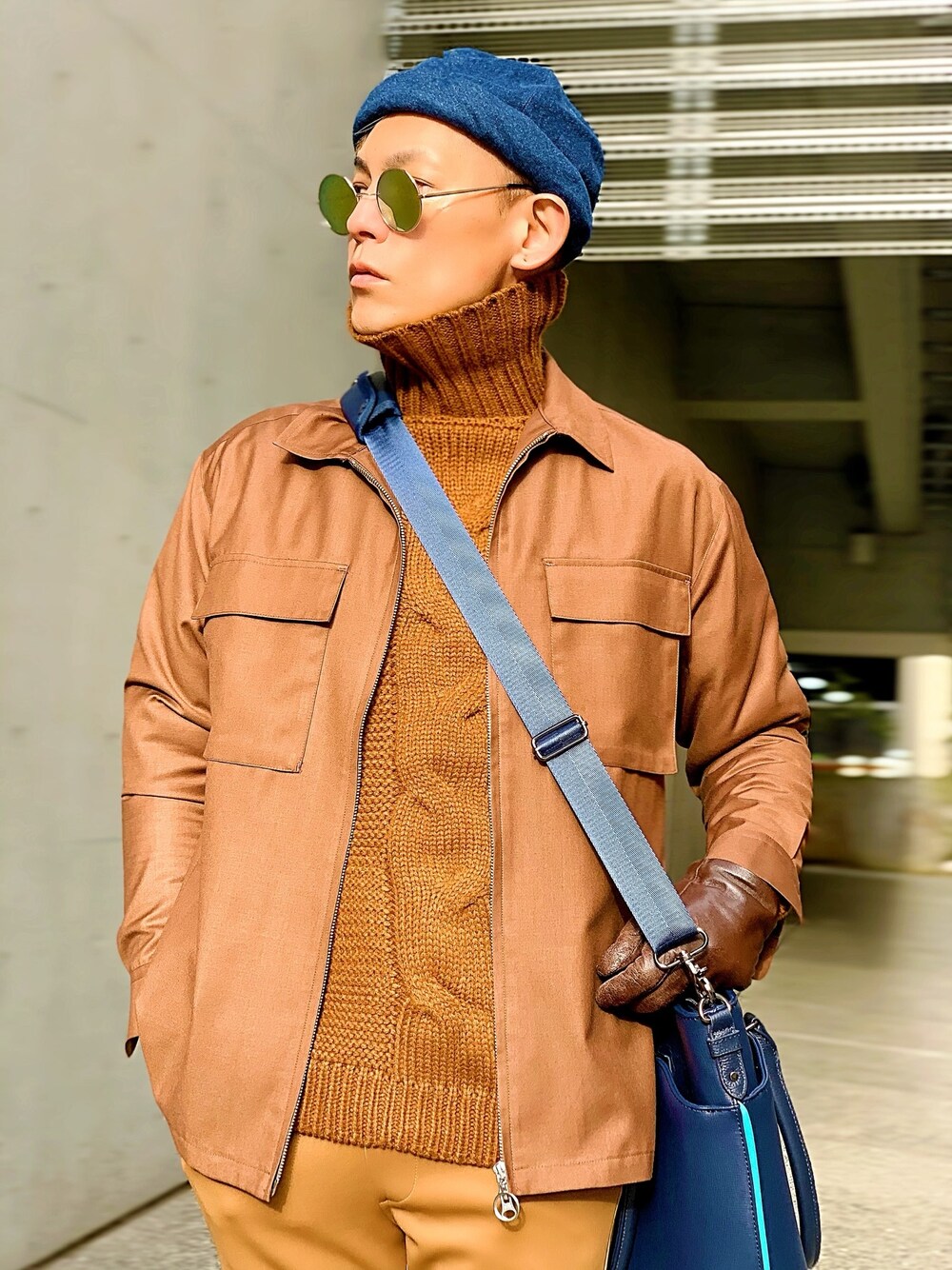 「ブラウン、ブラウン色に染まれ、トートバッグ、ショルダーバッグ、Furbodesign、ロールキャップ、ジップシャツ、NUMBER (N)INE、タートルネックニット、MGV」｜「Furbo designの【Furbo design】 フルボデザイン　トリノライン　トートバッグ（トートバッグ、ブルー系）」を使った、TETUさん（メンズ・174cm）の冬コーディネートの1枚目の写真