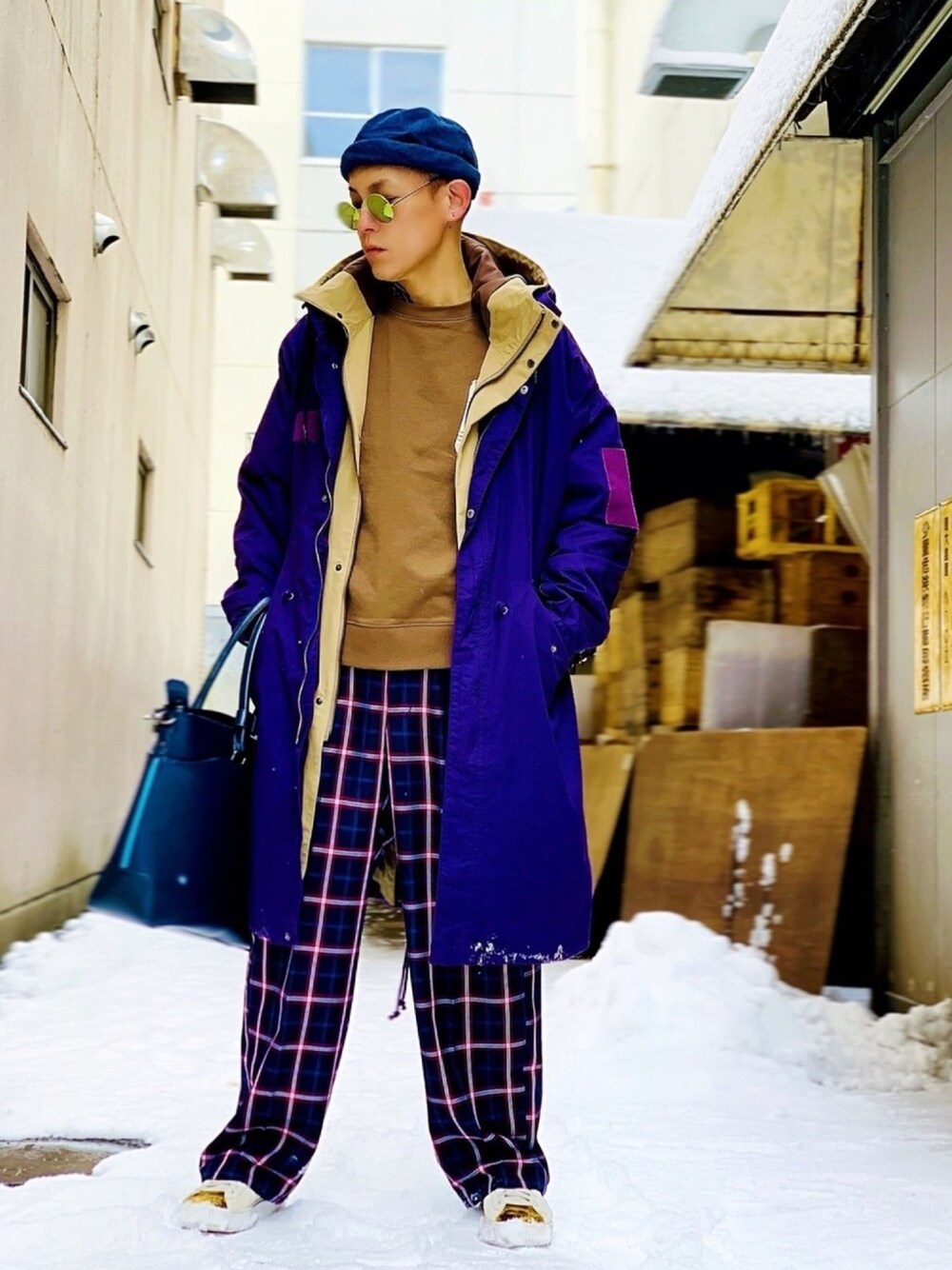 「アウターONアウター、モッズコート、トレーナー、チェックパンツ、スニーカー、PUMA、ロールキャップ、CASPER JOHN AIVER、Furbodesign、スプリングコート」｜「ZIP FIVEのインフルエンサー 【がらし】×【ZIPFIVE】 USA裏毛ポケットチェック使いドルマンBIGトレーナー（スウェット、ブラウン系）」を使った、TETUさん（メンズ・174cm）の冬コーディネートの1枚目の写真