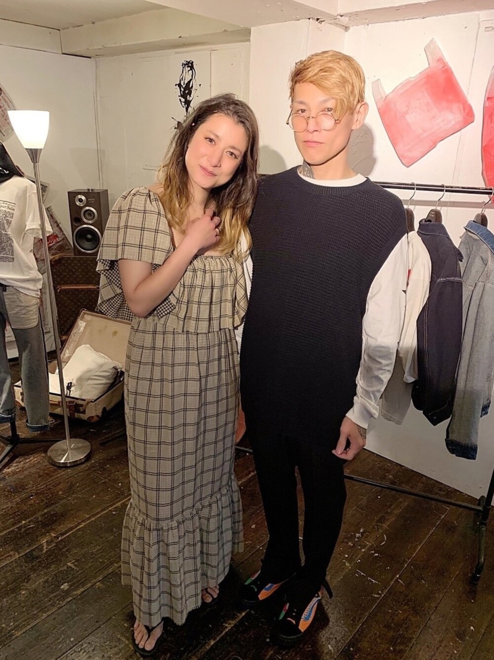 「PASCALMARIEDESMARAIS、デニムジャケット、デニムパンツ、シンプルコーデ、ロンT、Tシャツ、展示会、ニットベスト、メガネ男子、フレアパンツ」｜「マリエさんの展示会✨🕺のアイテム（その他、レッド系）」を使った、TETUさん（メンズ・174cm）の春コーディネートの1枚目の写真