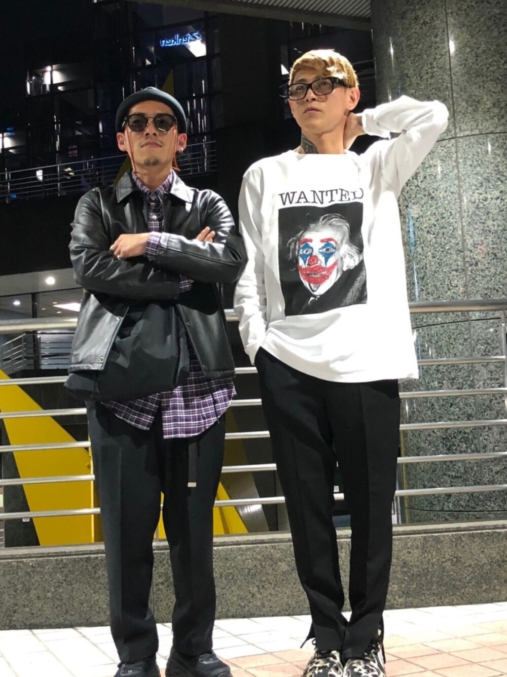 「ロンT、bias、フレアパンツ、スニーカー、adidas、オーバーサイズ、ビッグシルエット、モード、メガネ男子、スニーカーコーデ」｜「YANCHAさん✨✨🎶📷🕺のアイテム（その他、ブラック系）」を使った、TETUさん（メンズ・174cm）の春コーディネートの1枚目の写真