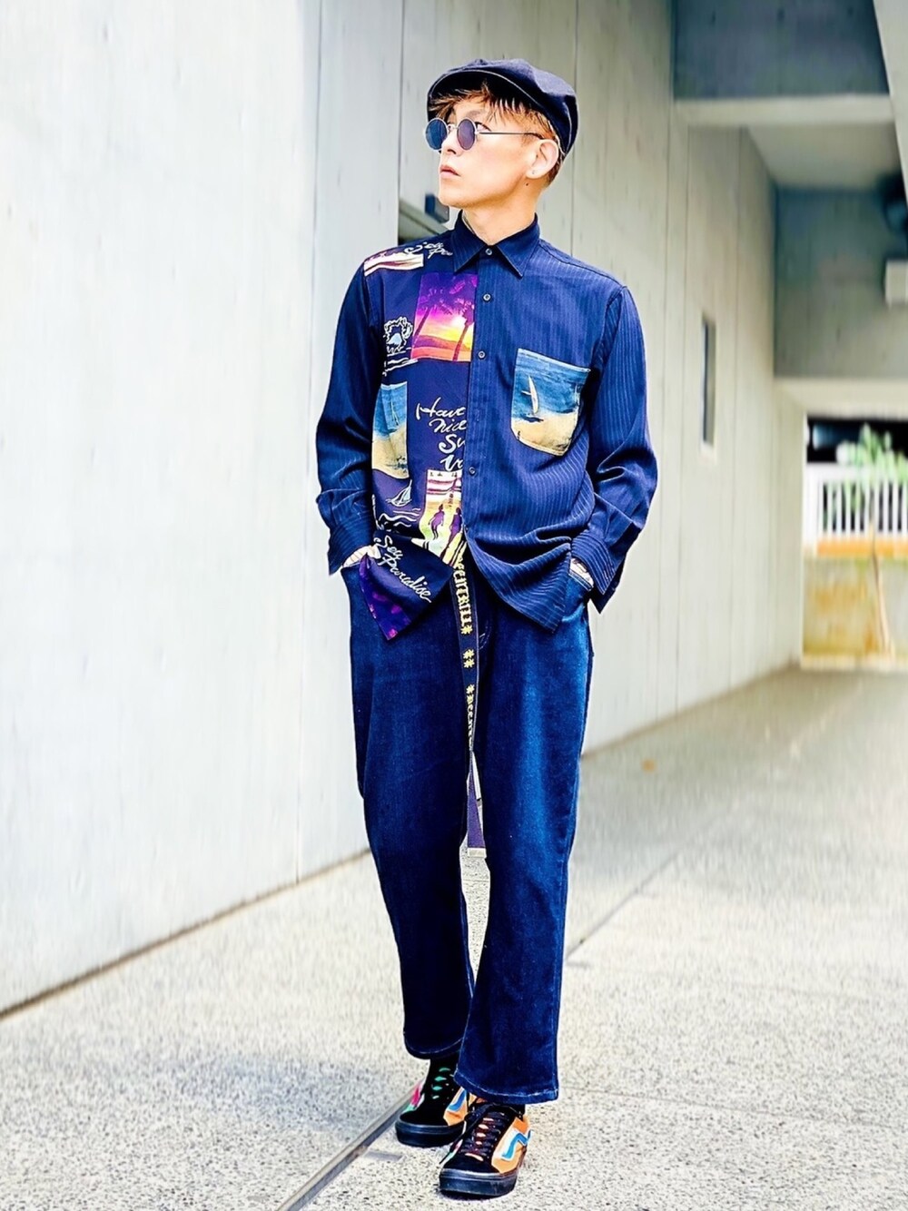 「デニムパンツ、ワイドデニム、柄シャツ、キャスケット、ハンチング、スニーカー、VANS、モード、デニム、ガチャベルト」｜「BEEN TRILLのBEENTRILL/ビーントゥリル/Belt（ベルト、イエロー系）」を使った、TETUさん（メンズ・174cm）の春コーディネートの1枚目の写真