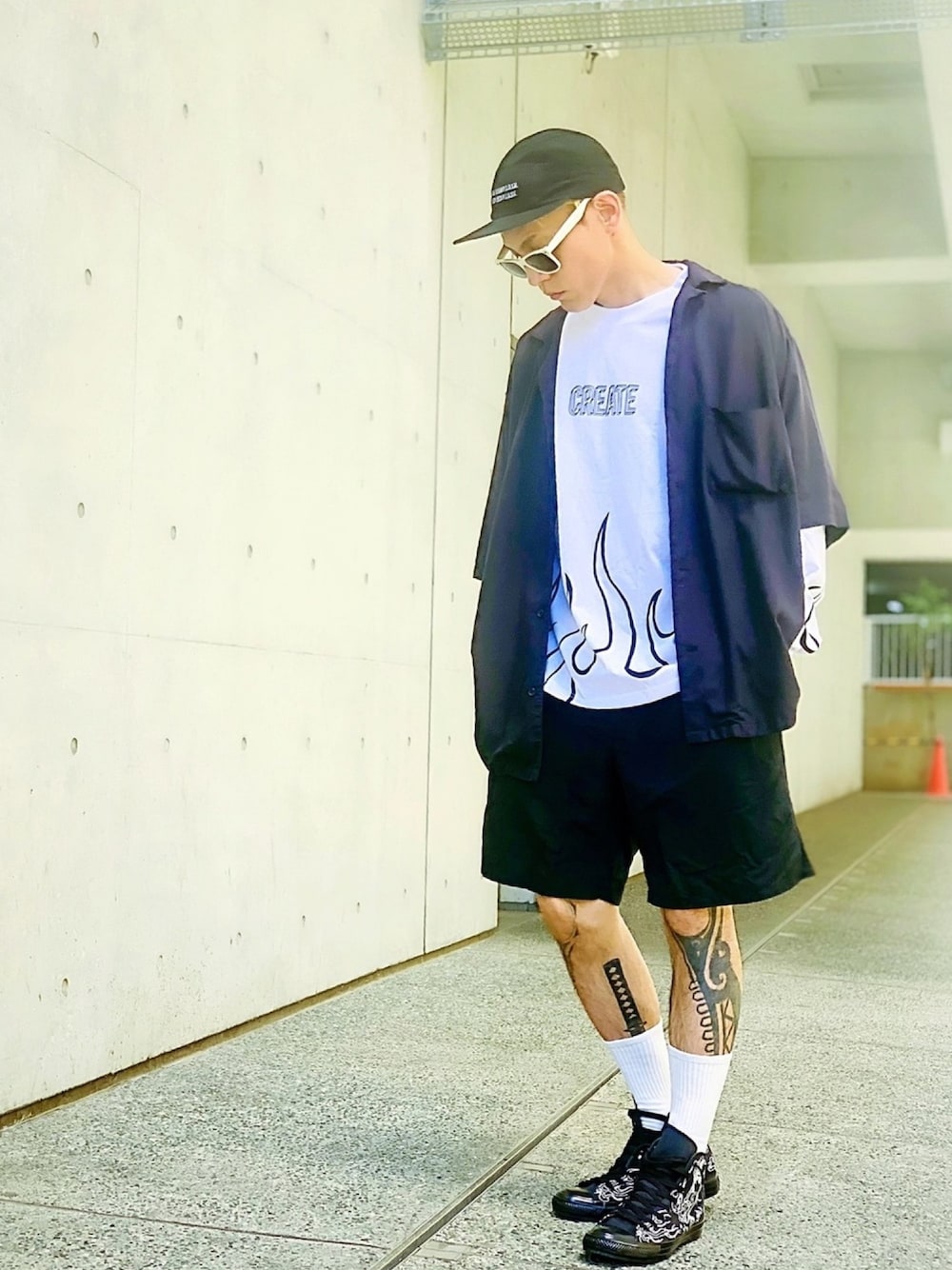 「ハーフパンツ、ビッグシルエット、レイヤードスタイル、コンバース、converse、白ソックス、ジェットキャップ、ロンT、スケータースタイル、ストリート」｜「CONVERSEのWEB限定 CONVERSE/コンバース AS USｽｶﾙｽｹｰﾀｰHI/オールスター US スカルスケイターHI/31302110（スニーカー、ブラック系）」を使った、TETUさん（メンズ・174cm）の夏コーディネートの1枚目の写真