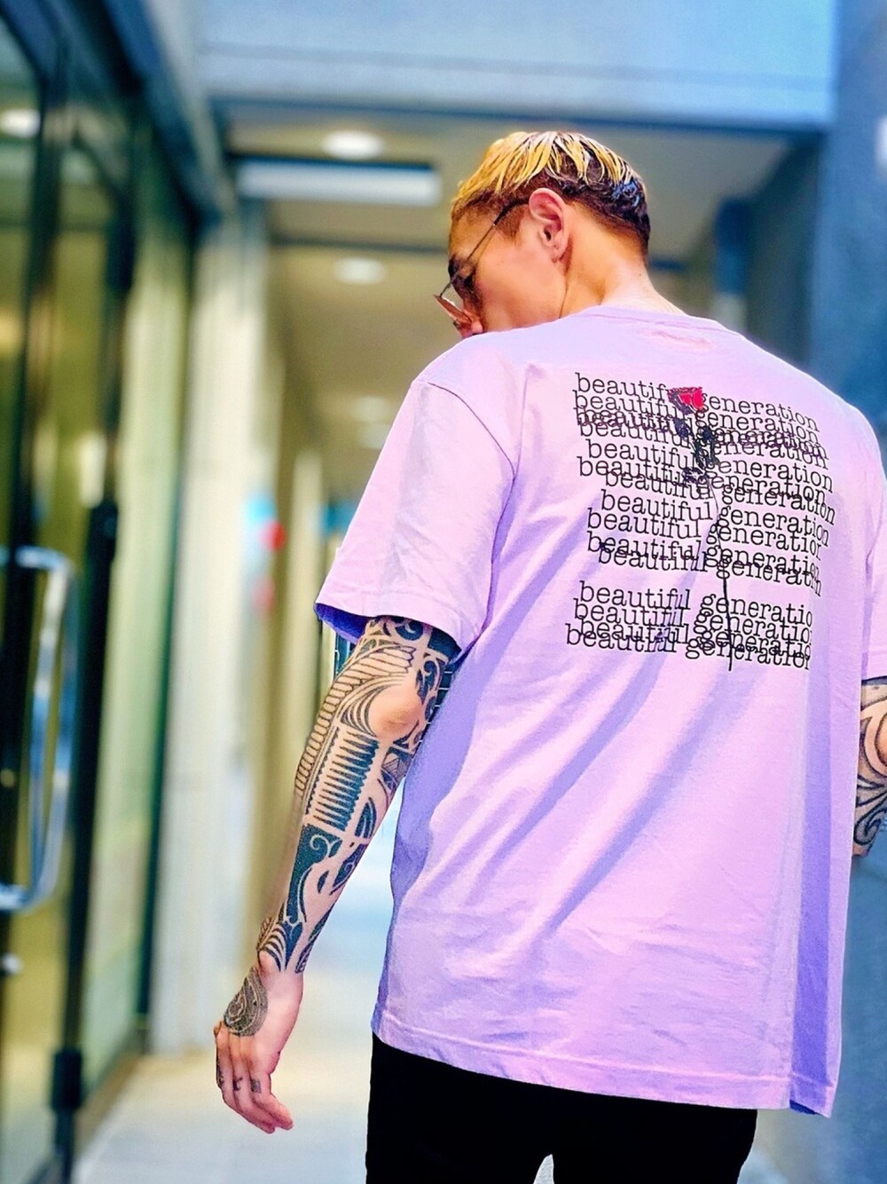 「NUMBER (N)INE、Tシャツ、パープル、ピンク、グラフィック、グラフィックＴ、バックプリント、バックスタイル、ラフ、夏だ！Tシャツ着よう！」｜「NUMBER (N)INEの【NUMBER (N)INE】《別注》ローズコラージュ バックプリント クルーネック Tシャツ（Tシャツ/カットソー、パープル系）」を使った、TETUさん（メンズ・174cm）の夏コーディネートの1枚目の写真