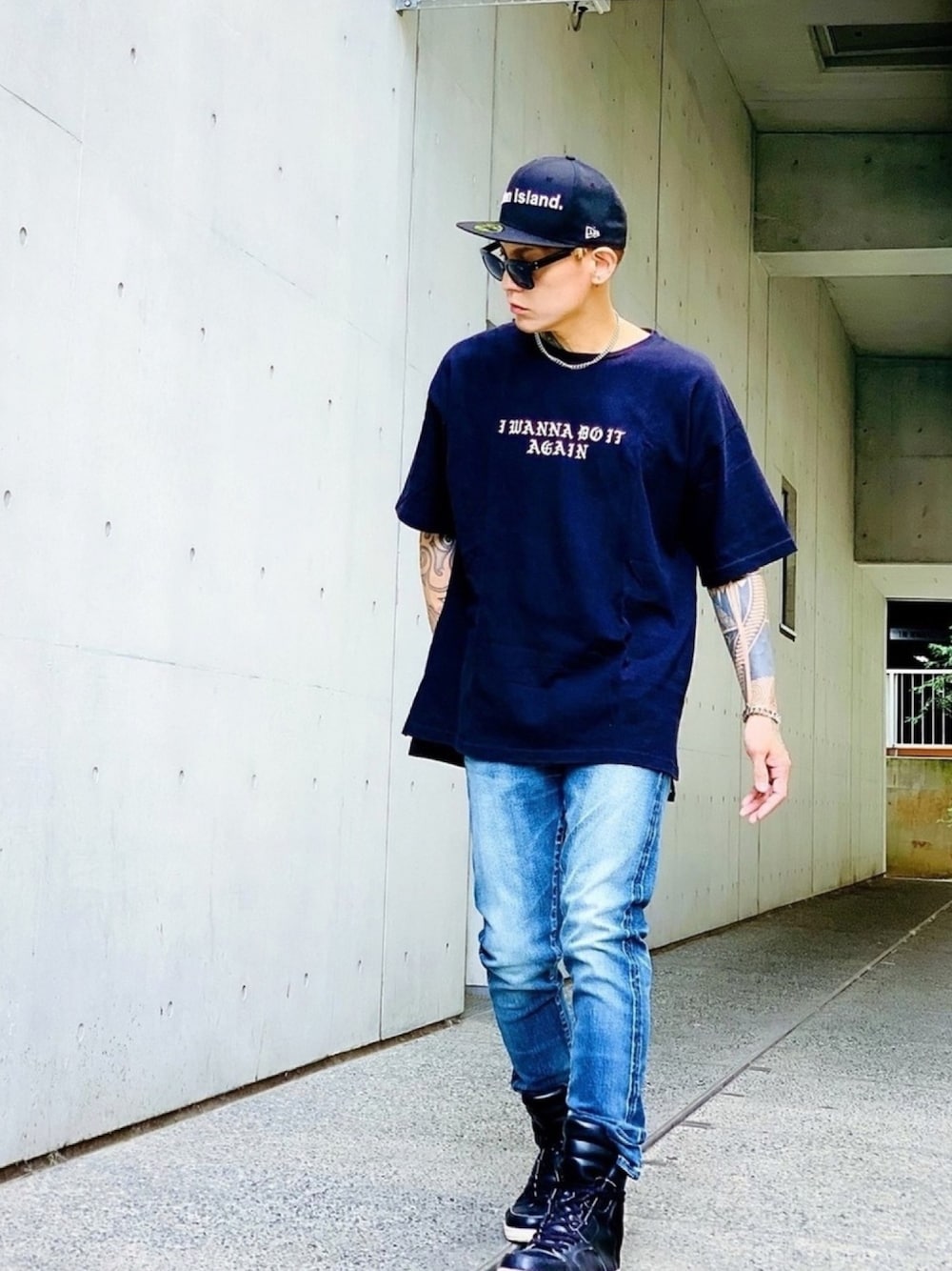 「ストリート、キャップ、NEW ERA、シルバーアクセサリー、LION HEART(LION HEART)、LHME、ハイカットスニーカー、デニム、デニムパンツ、relore」｜「RE:LOREの14.5oz Slim-fit Tapered Hyper Stretch Denim Jeans  Mid Blue　19S-201（デニムパンツ、その他）」を使った、TETUさん（メンズ・174cm）の夏コーディネートの1枚目の写真
