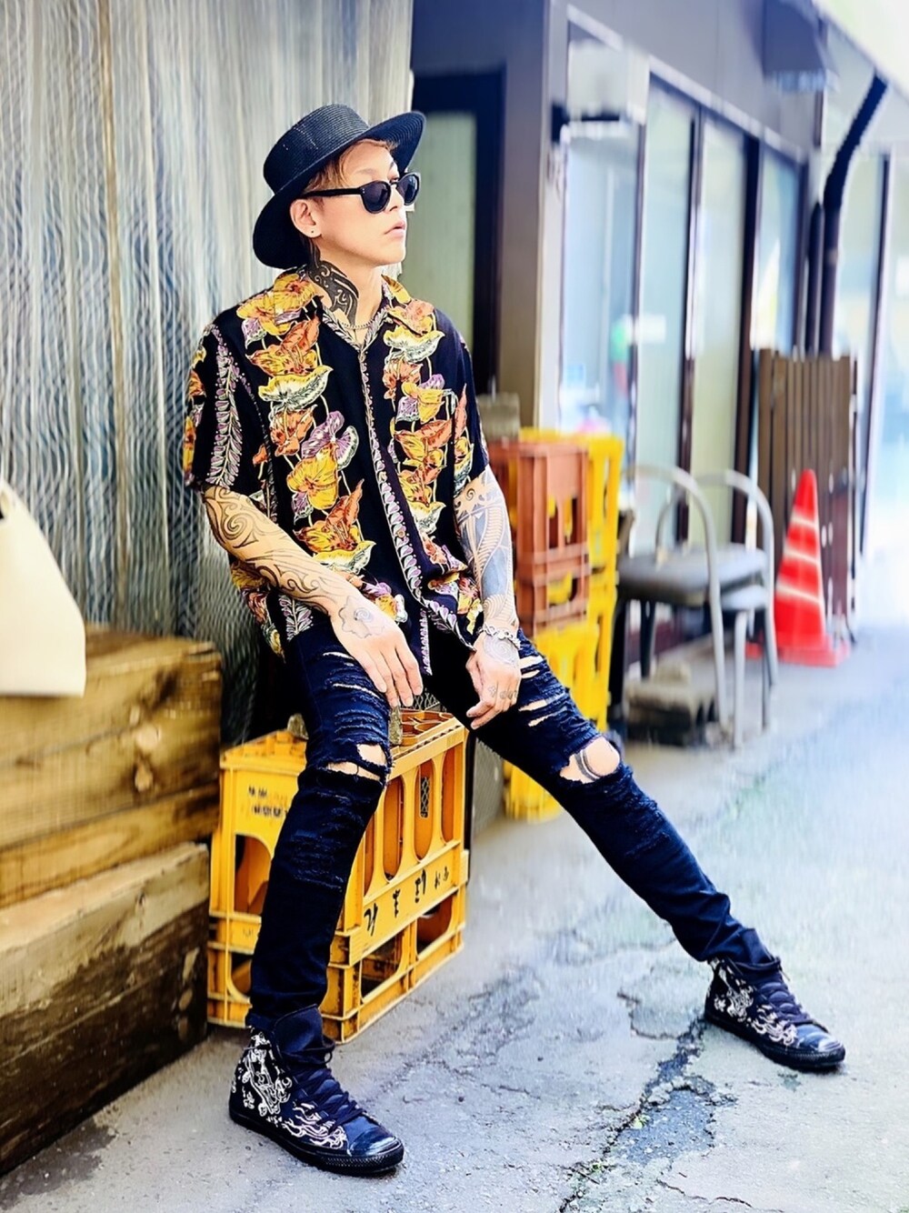 「柄シャツ、アロハシャツ、ブラックデニム、スニーカー、コンバース、カンカン帽、シルバーアクセサリー、LHME、LION HEART(LION HEART)、オープンカラーシャツ」｜「ALOHAの🌴🌺🌊✨（シャツ/ブラウス、その他）」を使った、TETUさん（メンズ・174cm）の夏コーディネートの1枚目の写真