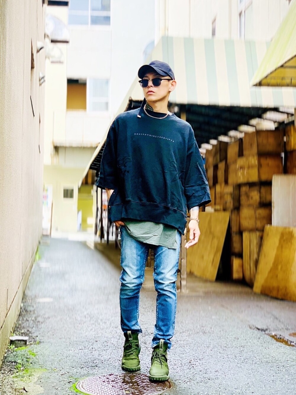 「デニム、デニムパンツ、relore、シルバーアクセサリー、LHME、LION HEART(LION HEART)、ストリート、レイヤードスタイル、スニーカー、adidas」｜「RE:LOREの14.5oz Slim-fit Tapered Hyper Stretch Denim Jeans  Mid Blue　19S-201（デニムパンツ、その他）」を使った、TETUさん（メンズ・174cm）の夏コーディネートの1枚目の写真