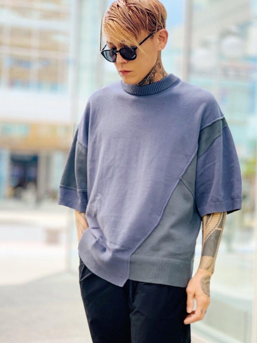 「サマーニット、オーバーサイズ、ビッグシルエット、NUMBER (N)INE、大人コーデ、シンプルコーデ、オトナカジュアル、夏コーデ、休日スタイル、夏」｜「NUMBER (N)INEの【NUMBER (N)INE】《別注》リメイクカット 2トーン ルーズニットTシャツ（Tシャツ/カットソー、ブルー系）」を使った、TETUさん（メンズ・174cm）の夏コーディネートの1枚目の写真