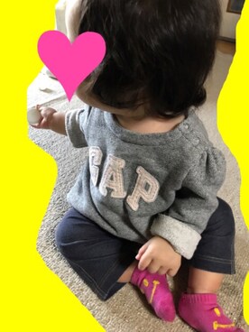 「babygap」｜「アイテム（スウェット）」を使った、なっちゃんさん（キッズ・70cm）の秋コーディネート