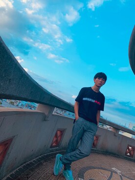 「TOMMY HILFIGER（トミーヒルフィガー）のロゴ Tシャツ/SPORTINO SS TEE（Tシャツ/カットソー、ブルー系）」を使った、おくみつ（オークー）さん（メンズ・176cm）の夏コーディネート