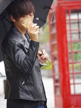 「傘」｜「アイテム（ライダースジャケット）」を使った、つん。【GUコーデ】さん（メンズ・171cm）の秋コーディネート