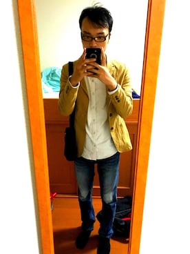 「BABELのアイテム（シャツ/ブラウス、ホワイト系）」を使った、山中俊幸さん（メンズ・174cm）の秋コーディネート