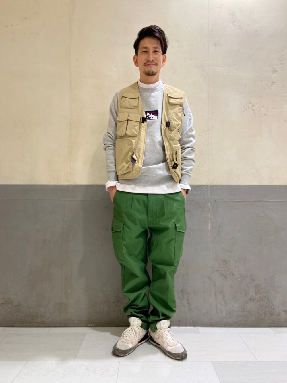 「ライトオン、Right-on、CAMP7、カーゴパンツ、フィッシングベスト、ベスト、ナイキ、NIKE、スニーカーコーデ、フォローお願いします」｜「CAMP7の【CAMP7】フィッシングベスト（ベスト、ベージュ系）」を使った、1980080320140626sさん（メンズ・174cm）の冬コーディネートの1枚目の写真