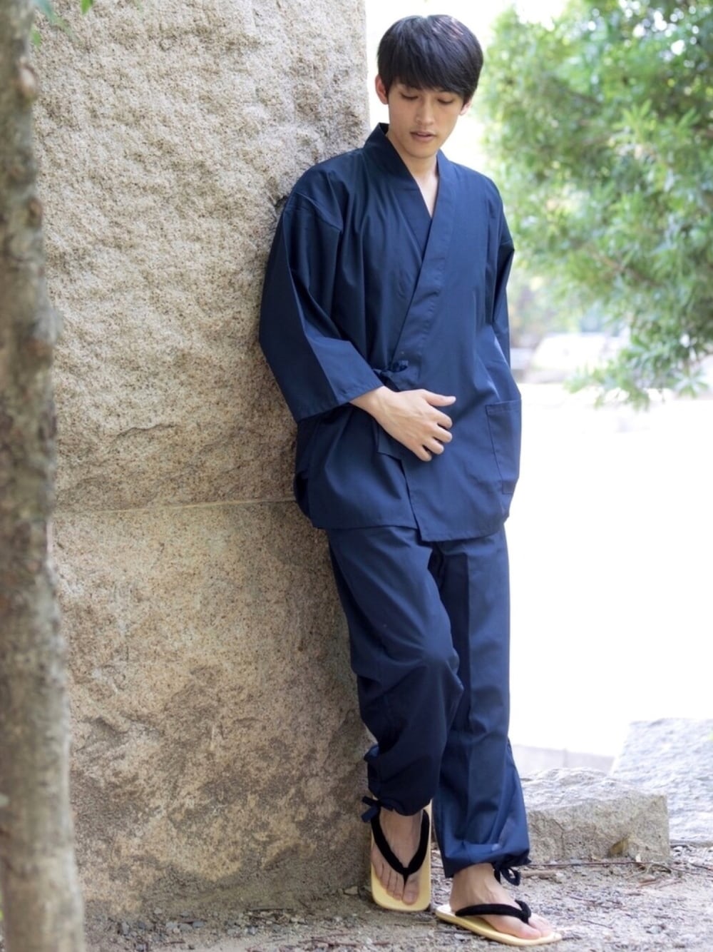 「作務衣、お家スタイル、おうちスタイル、和装、部屋着、ユニフォーム、作業着、雪駄、KYOETSU、おうちファッション」｜「KYOETSUの「KYOETSU/キョウエツ」作務衣 洗える 無地 通年 08（着物、ブルー系）」を使った、KYOETSUさん（メンズ・175cm）の春コーディネートの1枚目の写真
